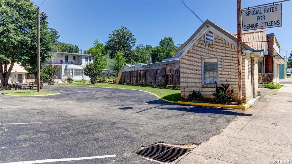 857 Park Avenue Property Photo 6