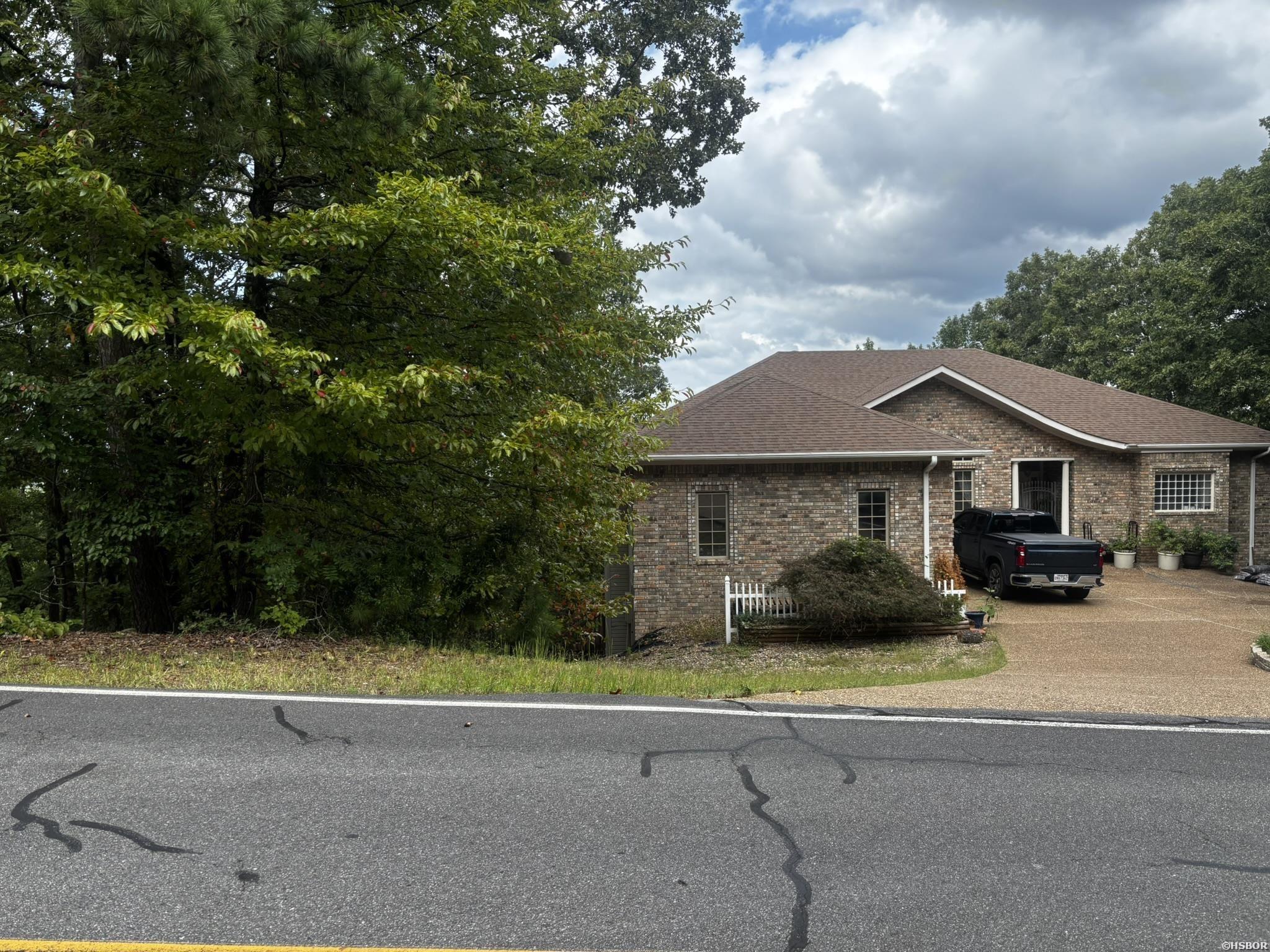 142 E Villena Drive Property Photo 3