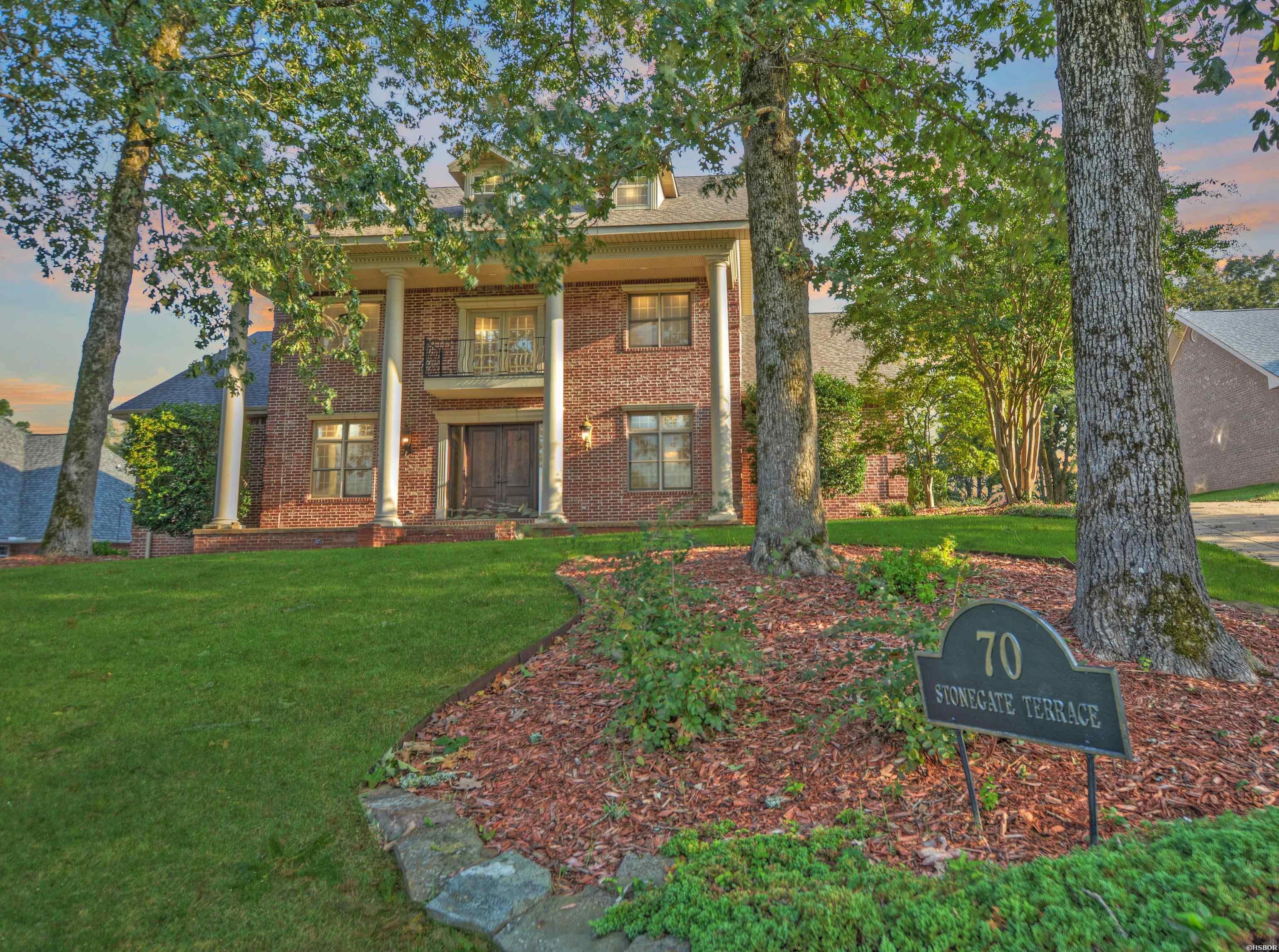 70 Stonegate Terrace Property Photo 1