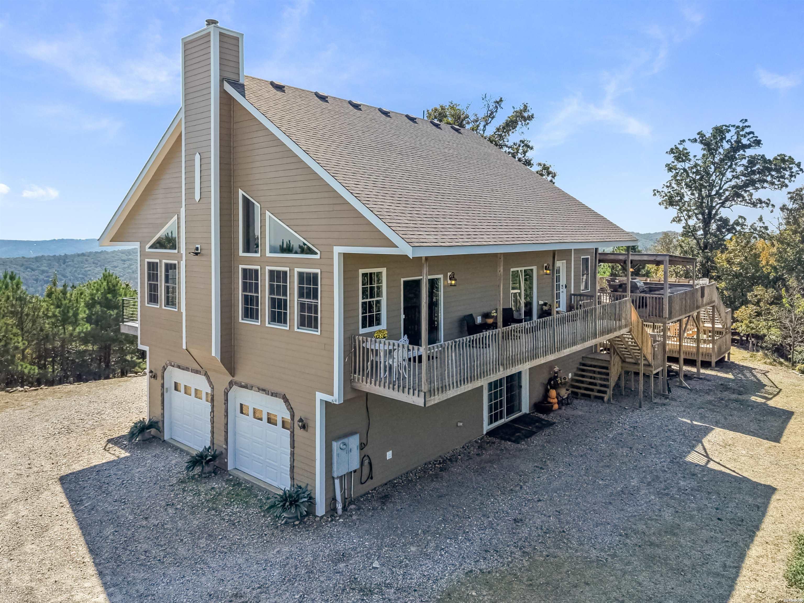 300 Hazelnut Place Property Photo 3