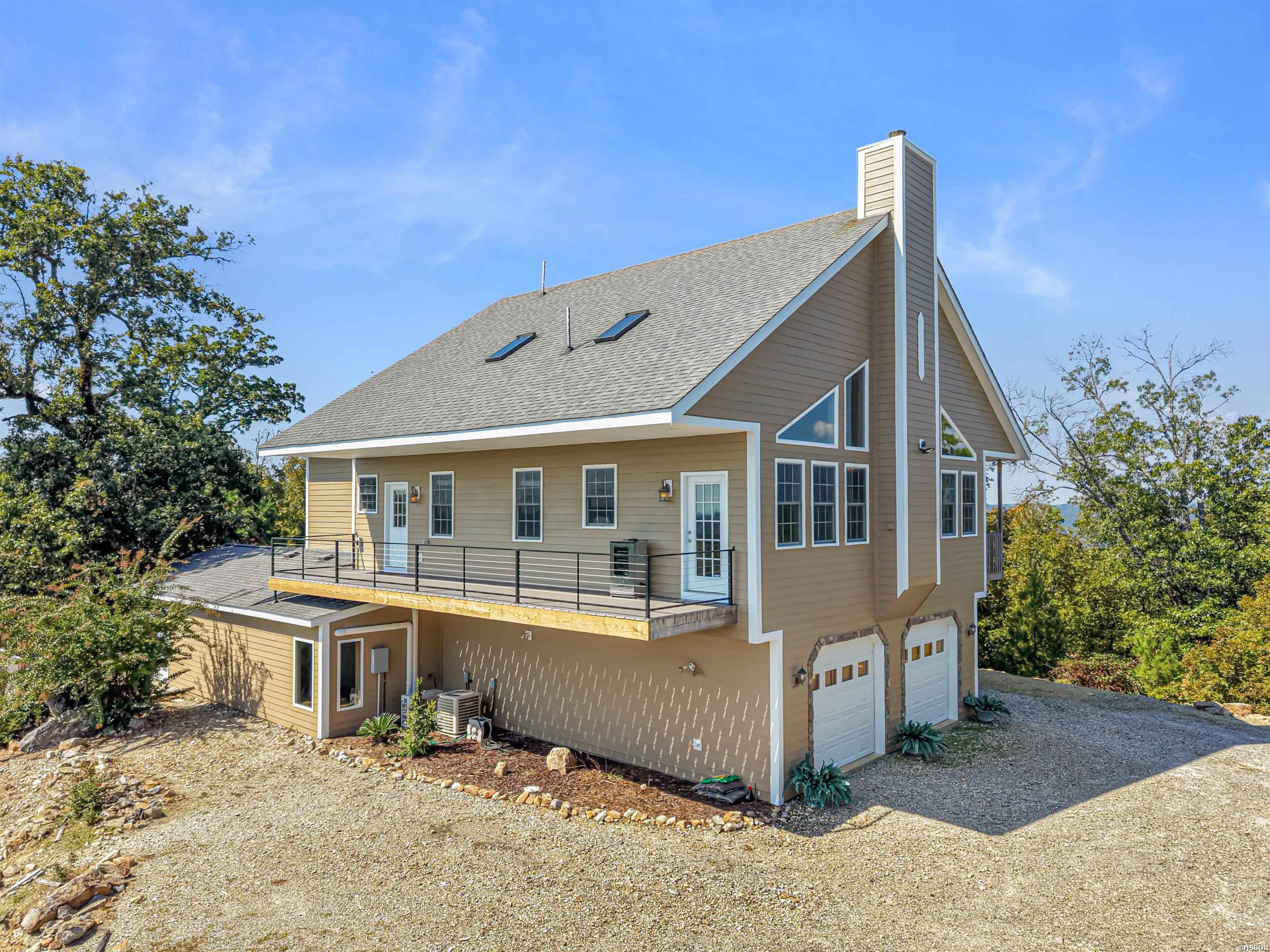 300 Hazelnut Place Property Photo 4