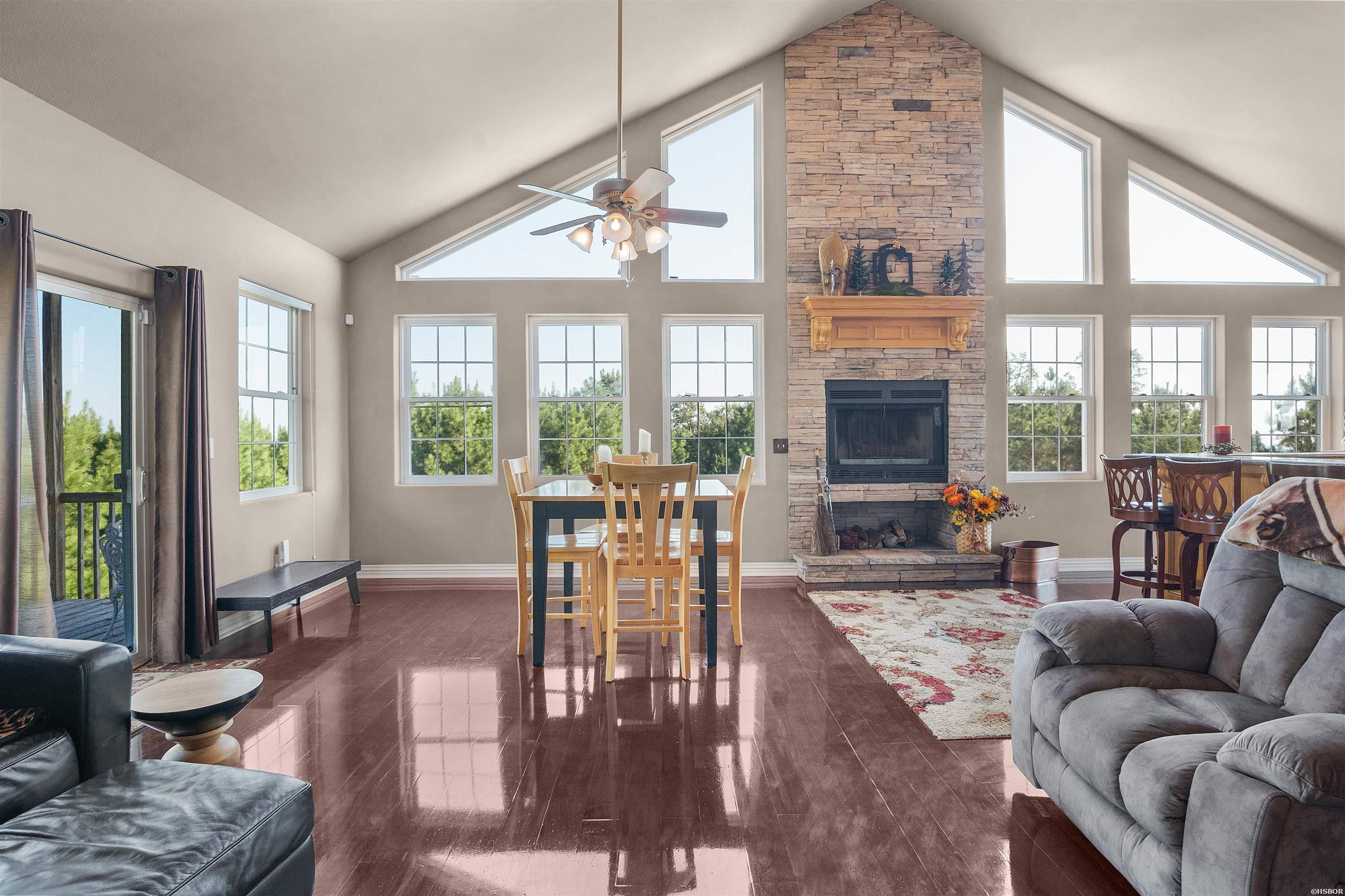 300 Hazelnut Place Property Photo 9