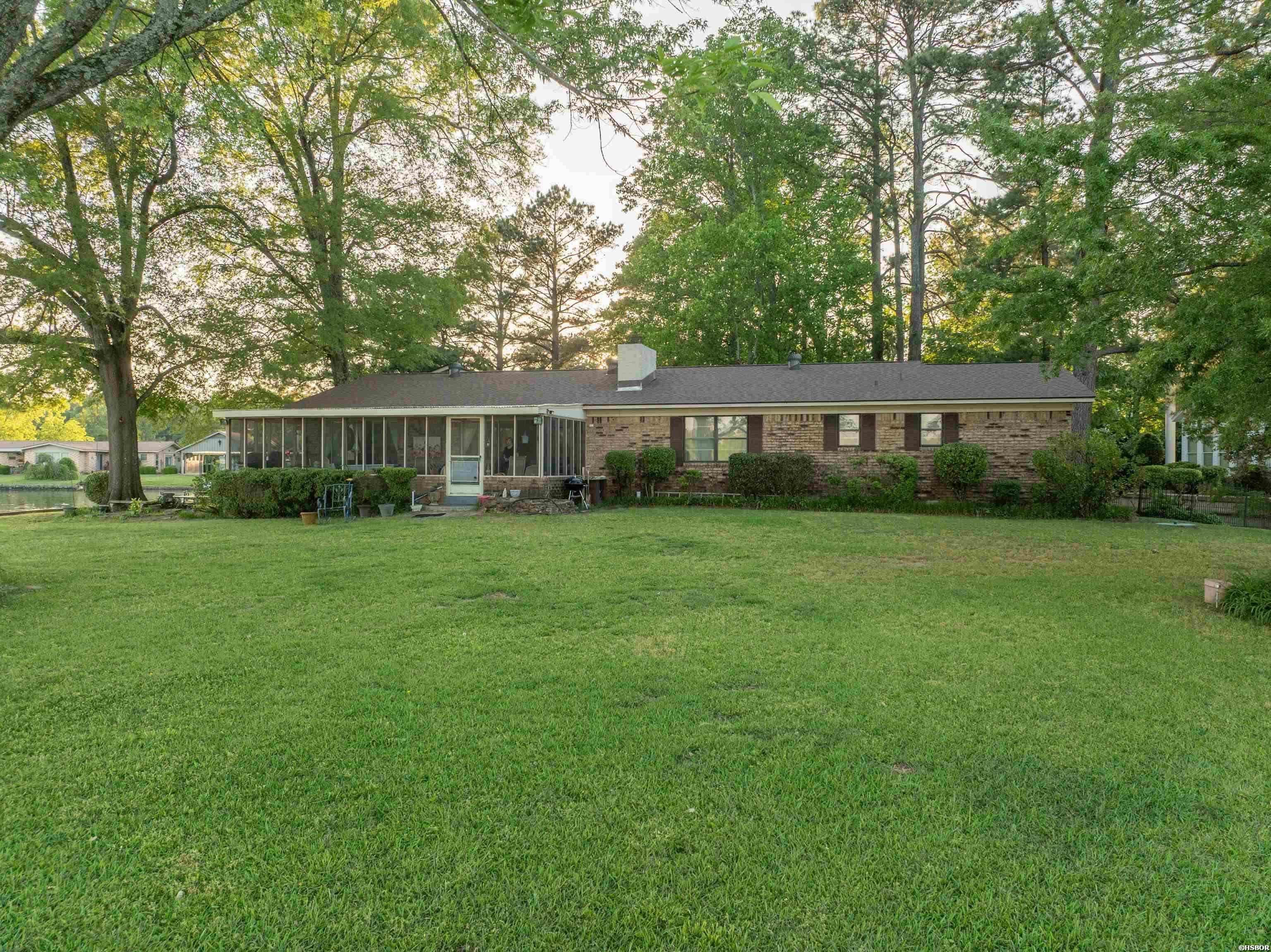 190 Woodlore Point Property Photo 2