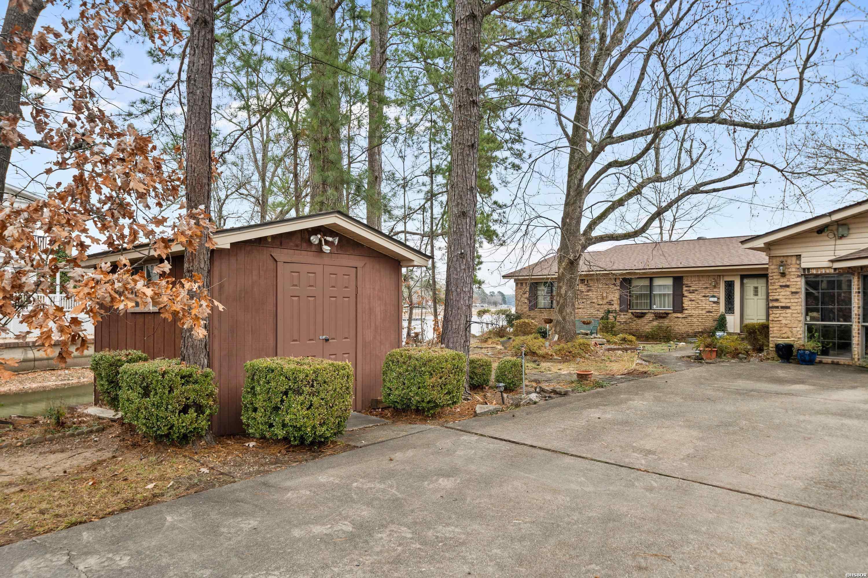 190 Woodlore Point Property Photo 26