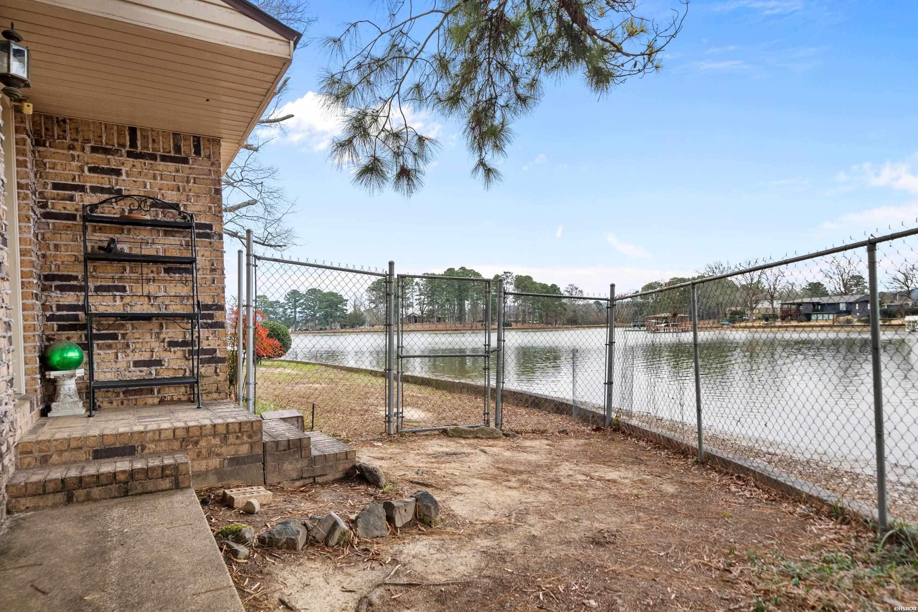 190 Woodlore Point Property Photo 27