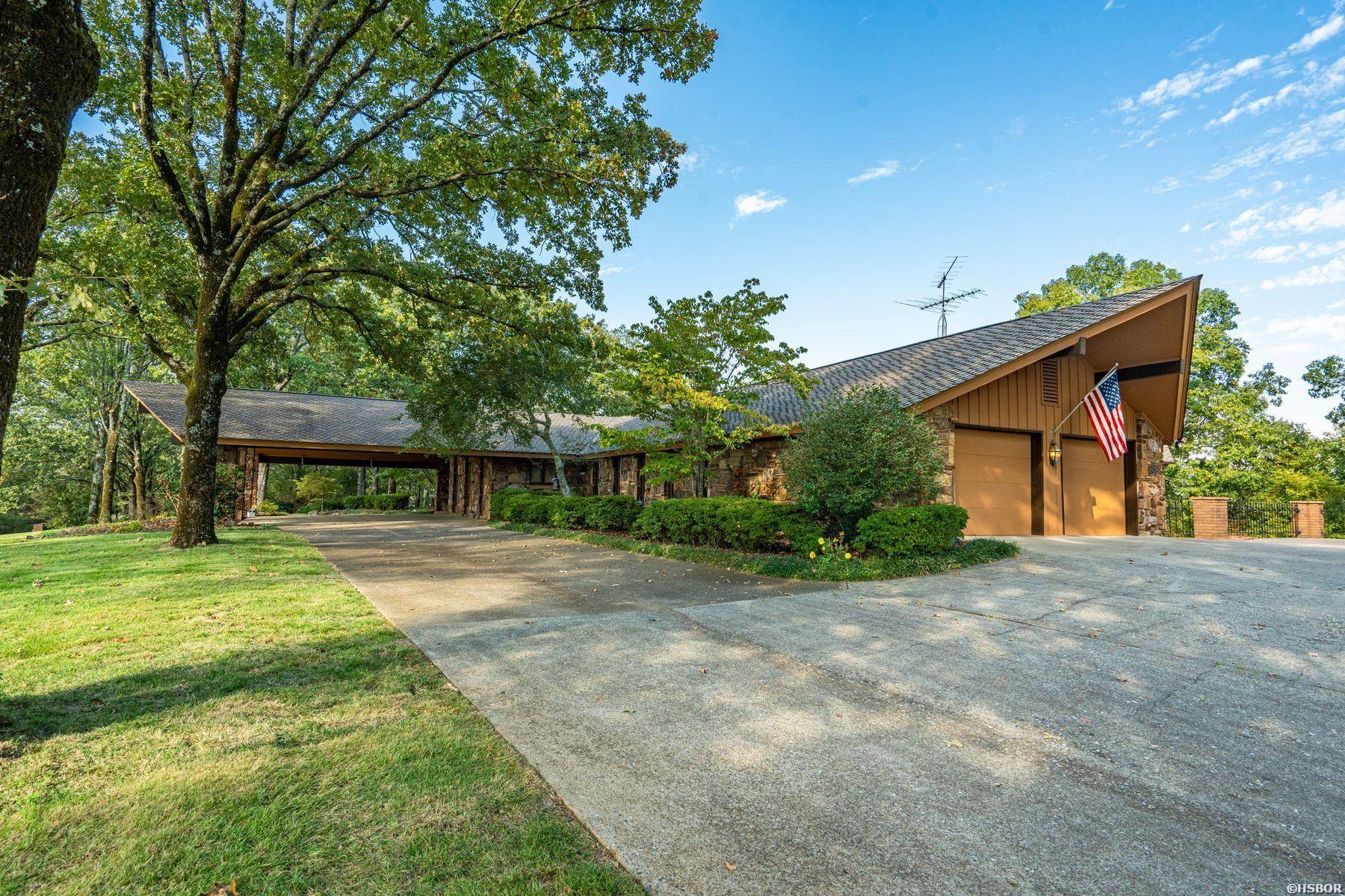 311 Whispering Hills Street Property Photo 45