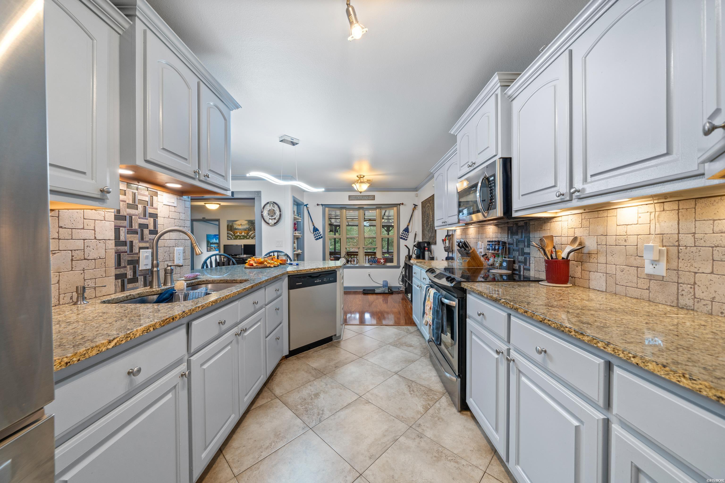 3024 Miracle Heights Cove Property Photo 15