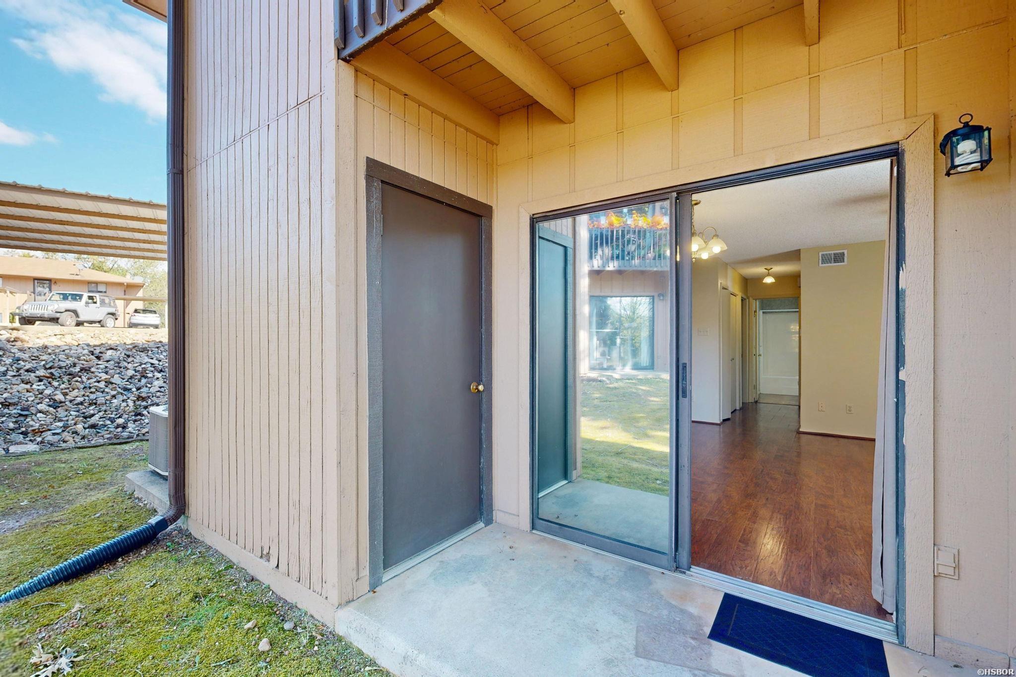 1100 Woodlawn Avenue Property Photo 4