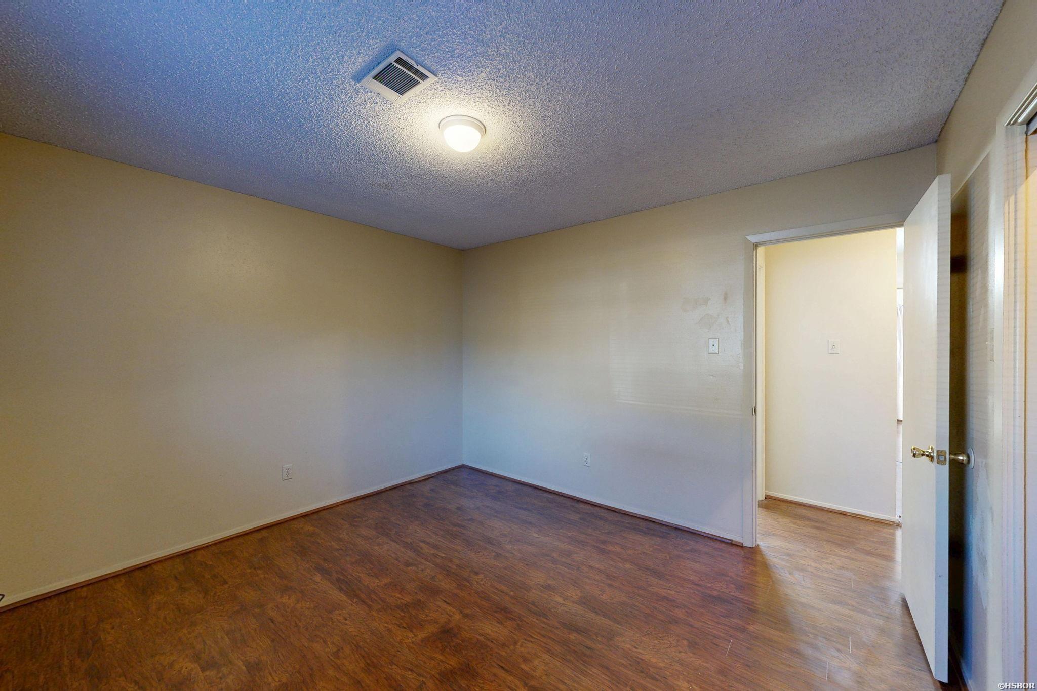 1100 Woodlawn Avenue Property Photo 20