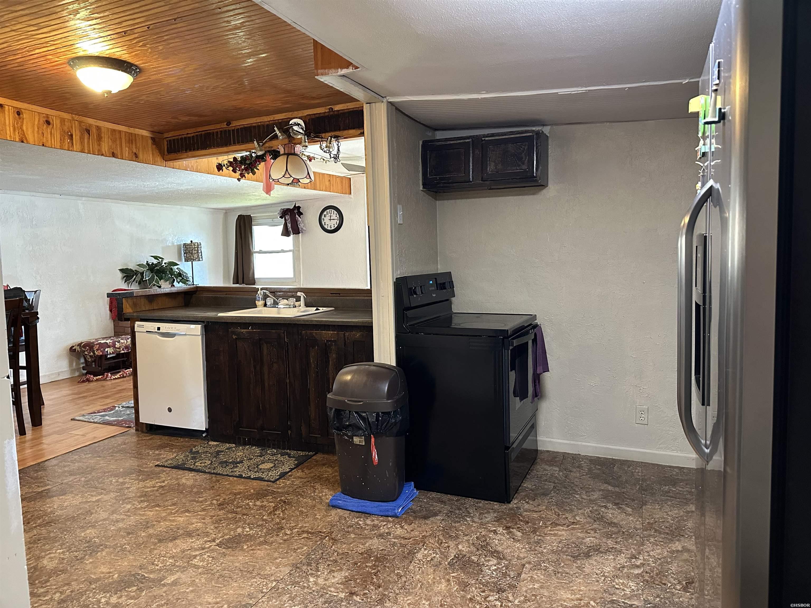 598 & 600 Timberlake Drive Property Photo 17