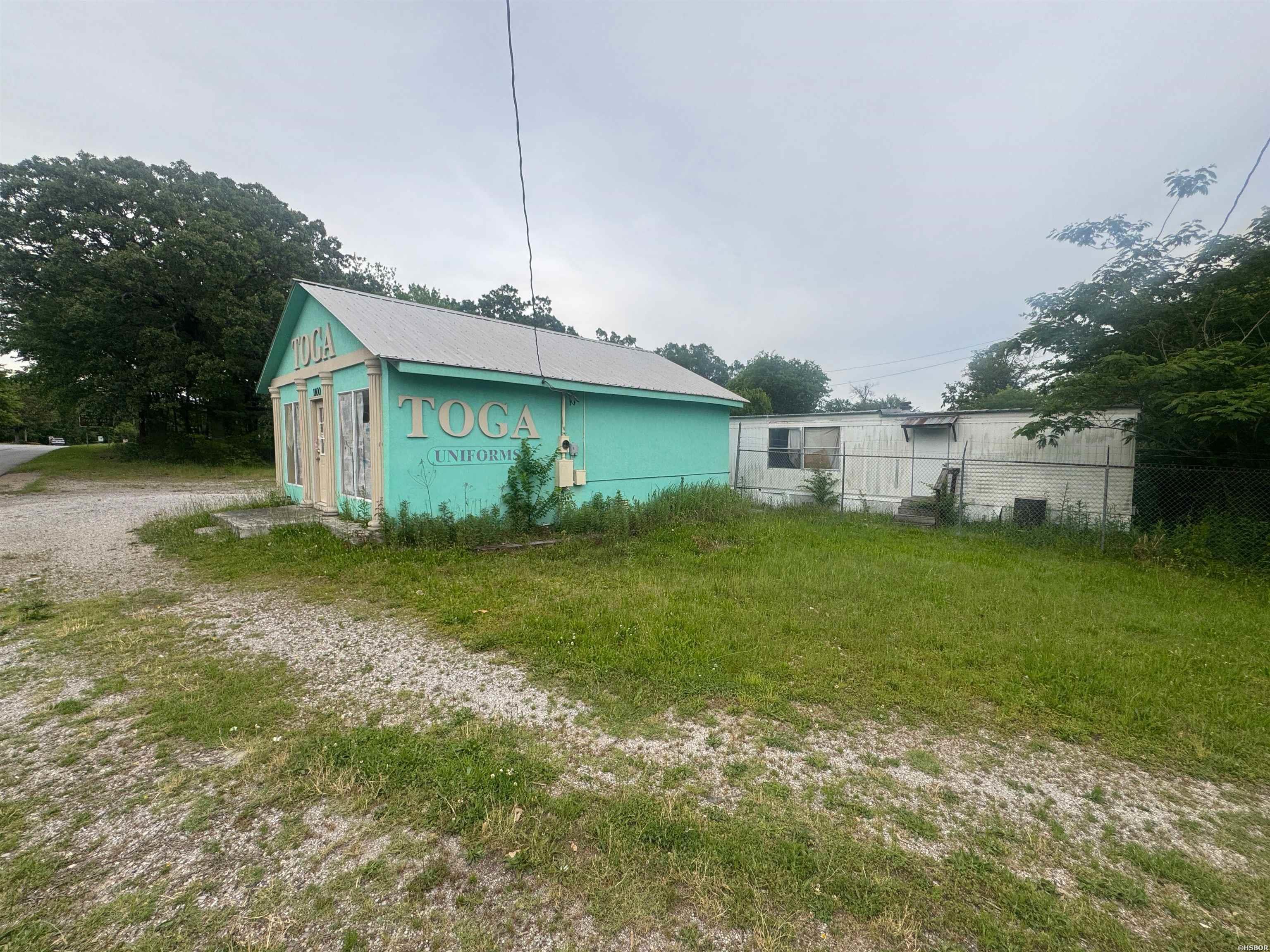 1100 E Grand Avenue Property Photo 3