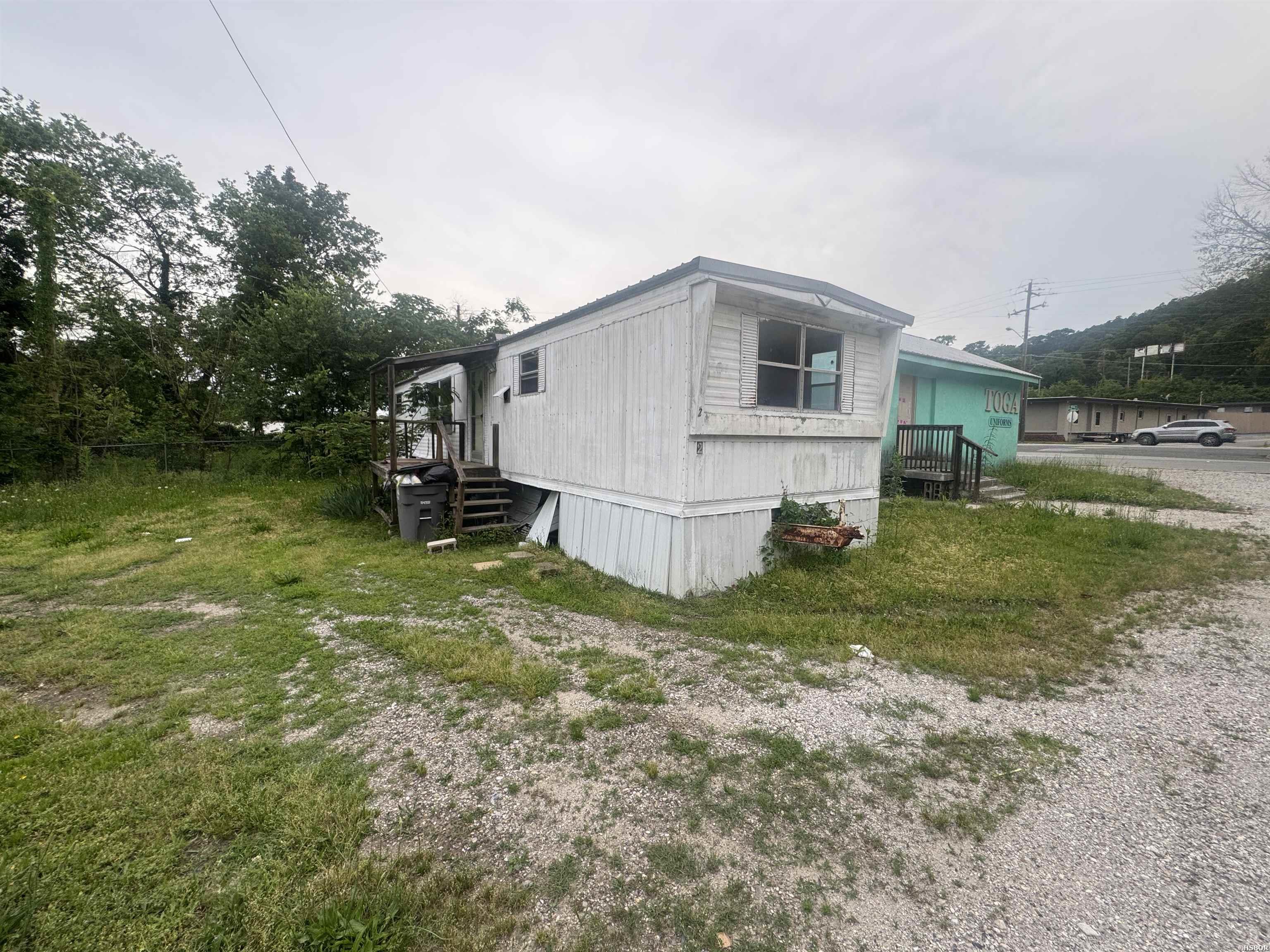 1100 E Grand Avenue Property Photo 7