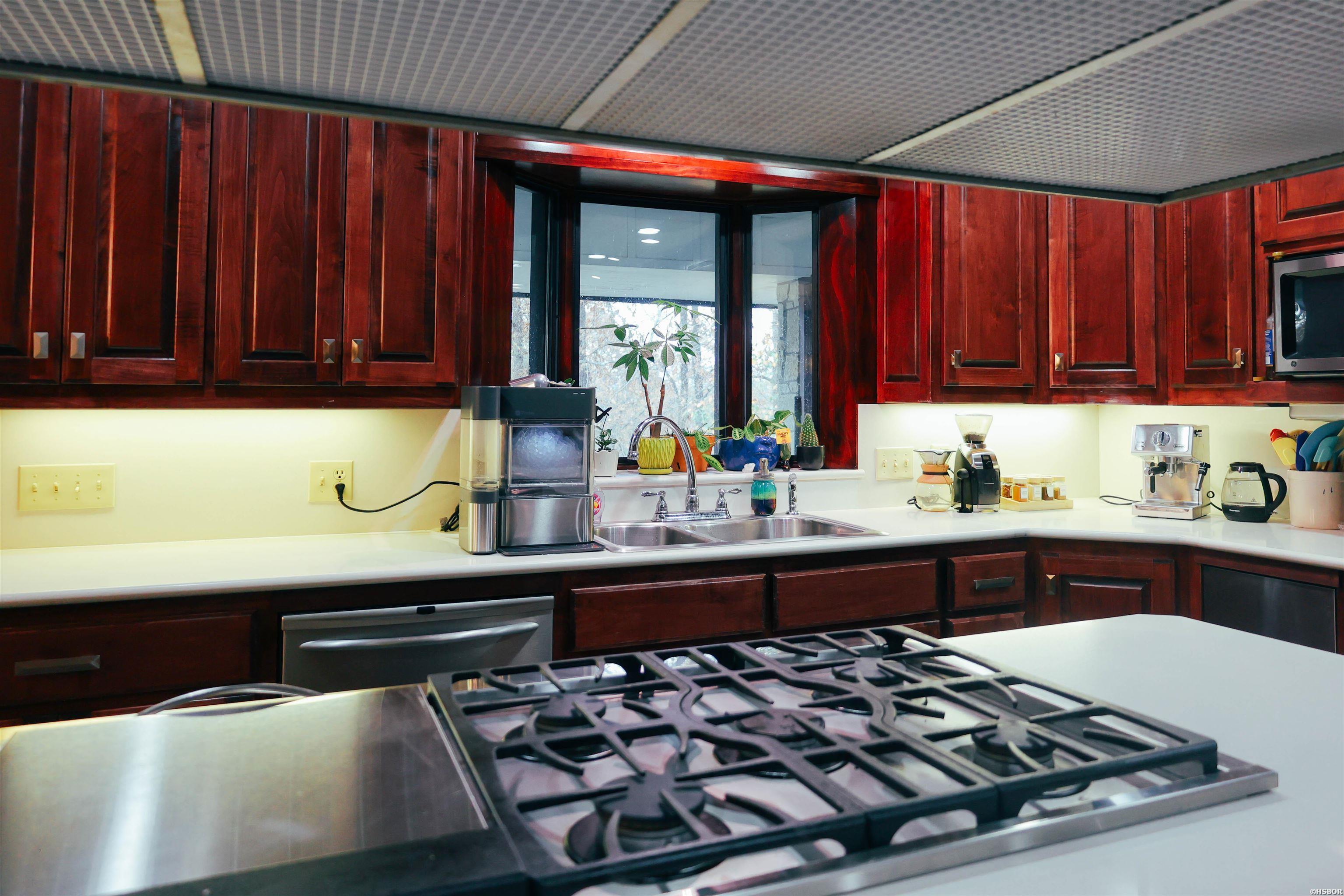 222 Leigh Property Photo 18