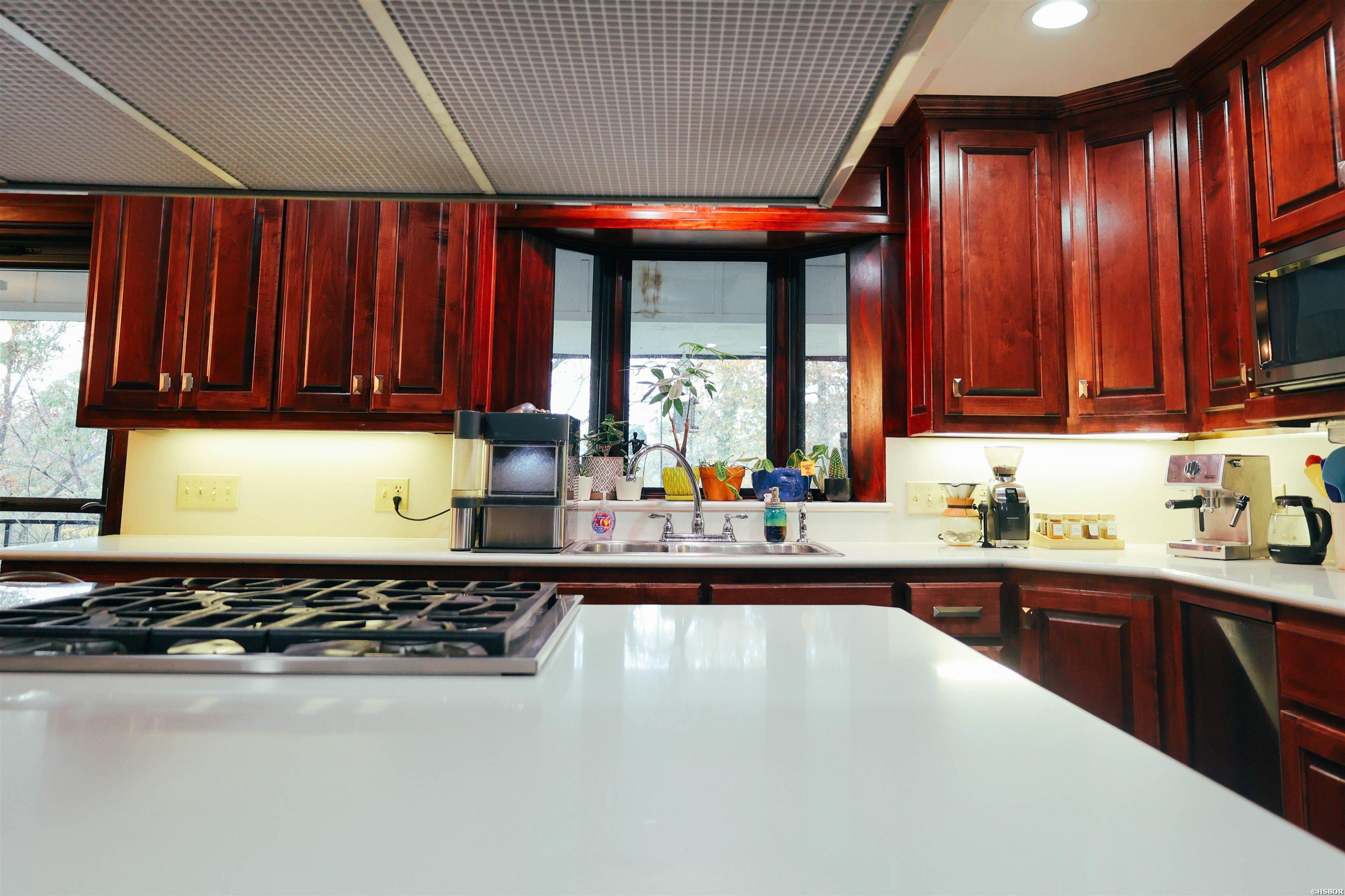 222 Leigh Property Photo 19