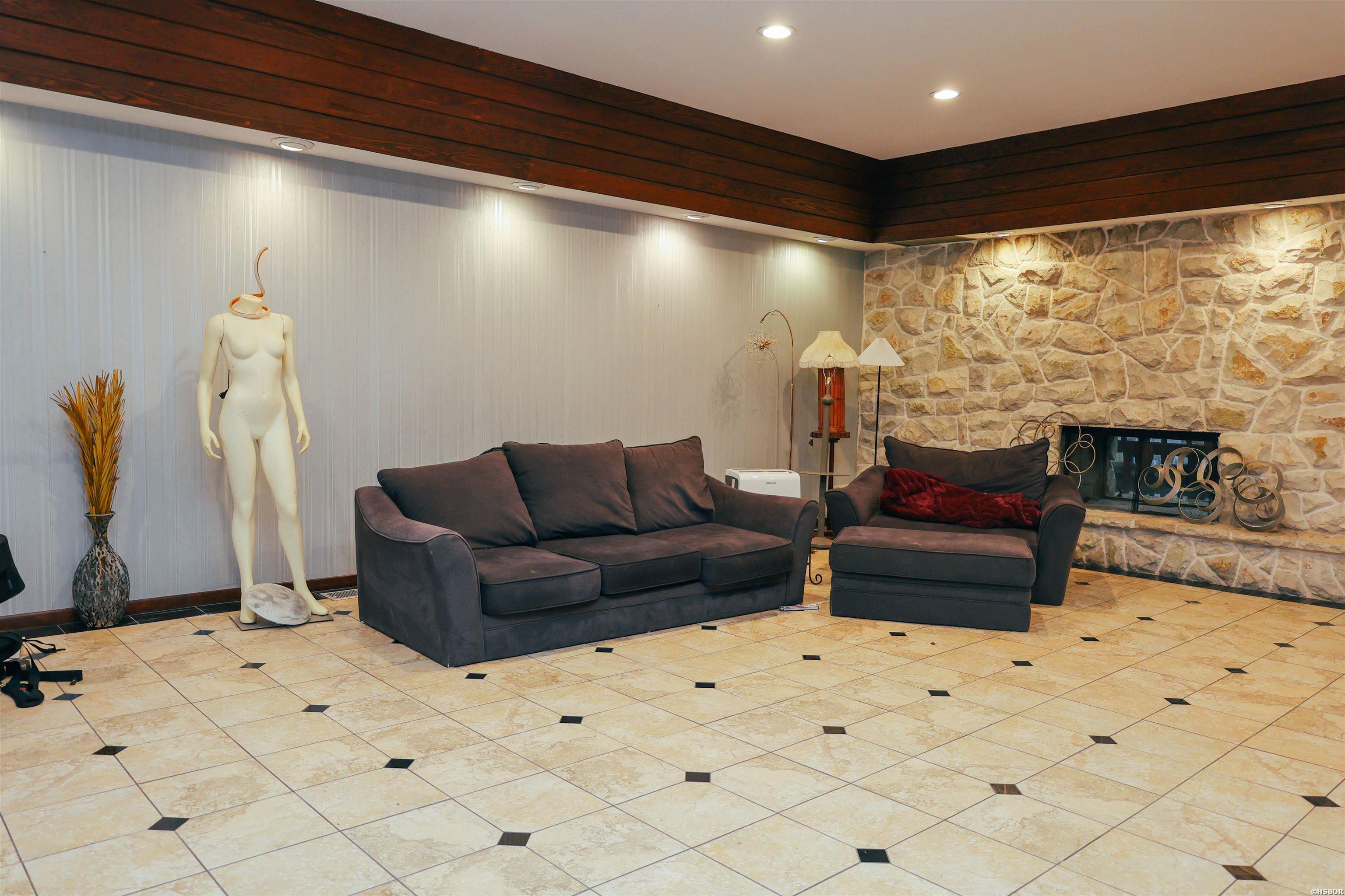 222 Leigh Property Photo 21