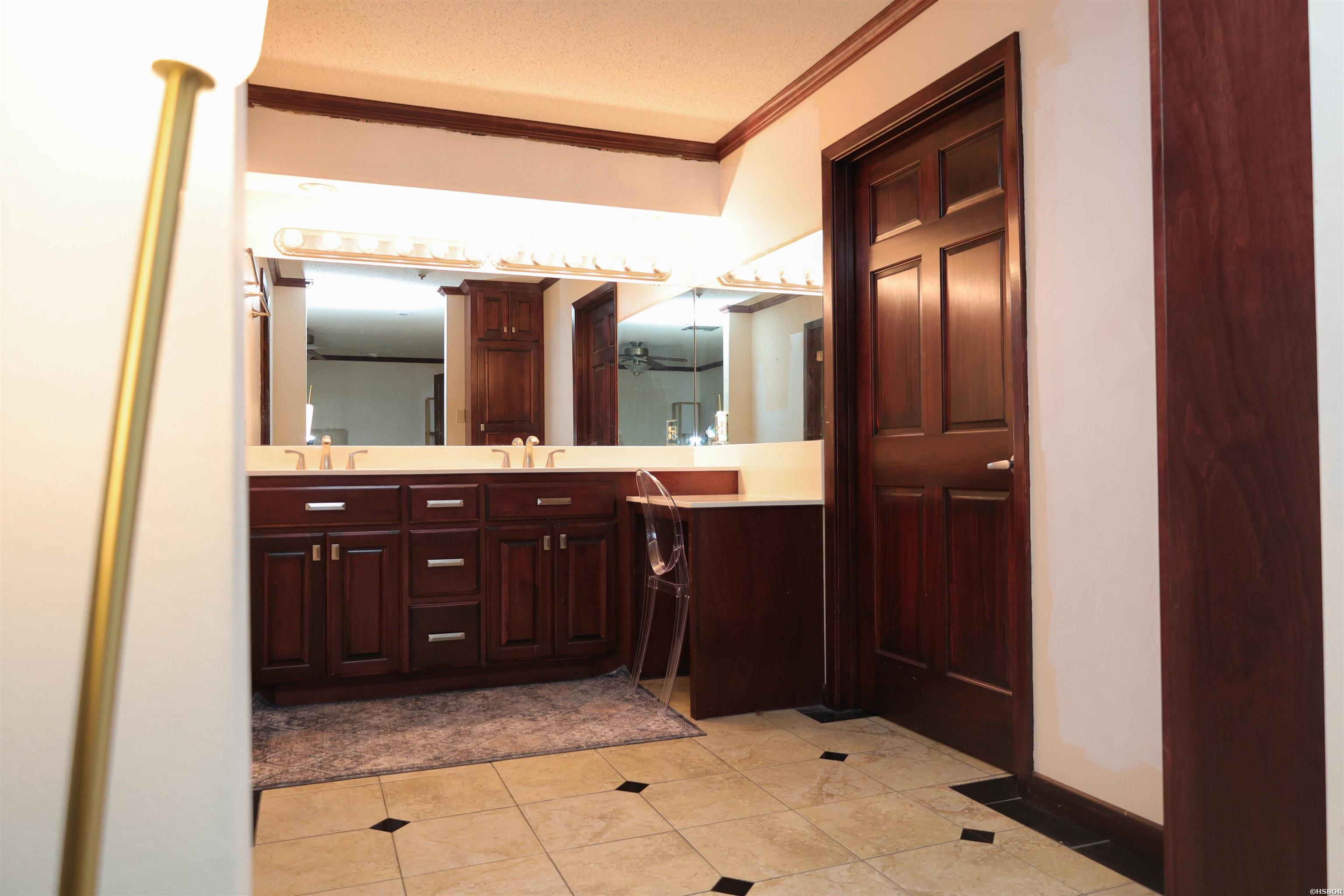 222 Leigh Property Photo 30