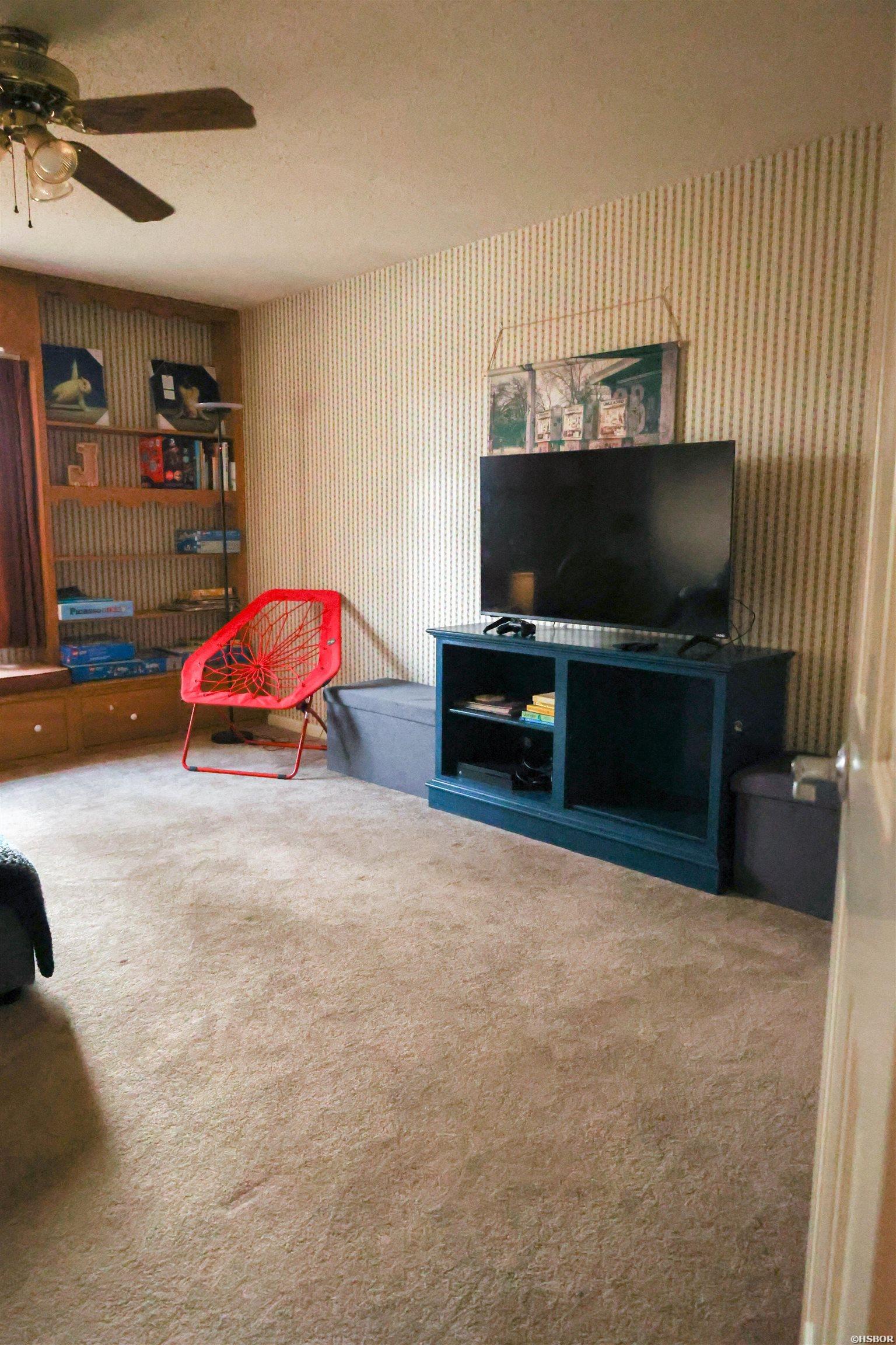 222 Leigh Property Photo 35