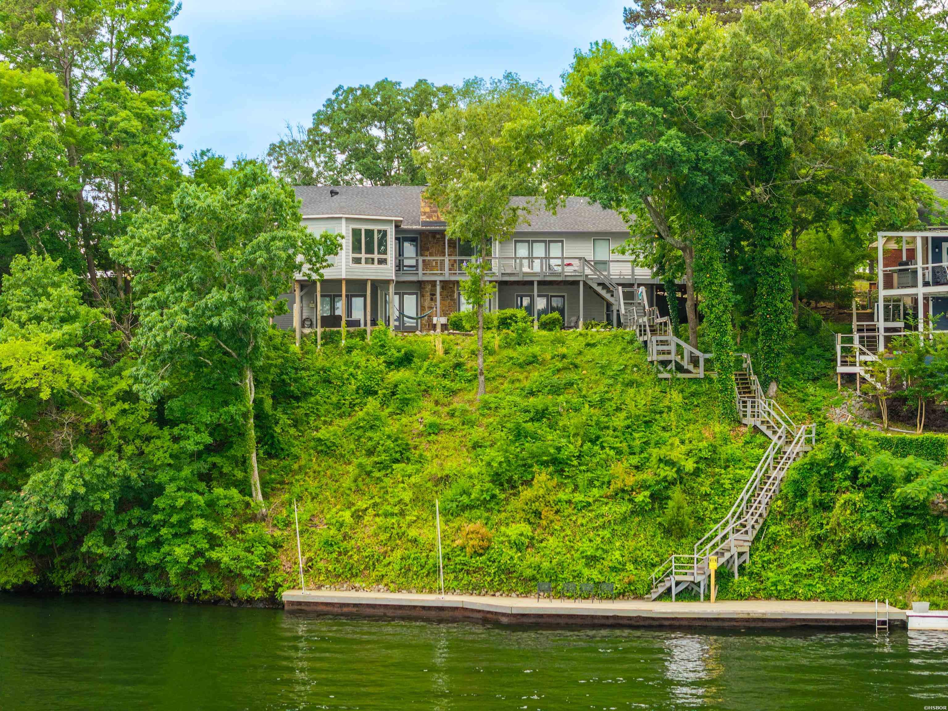 139 Sammie Cove Property Photo 6