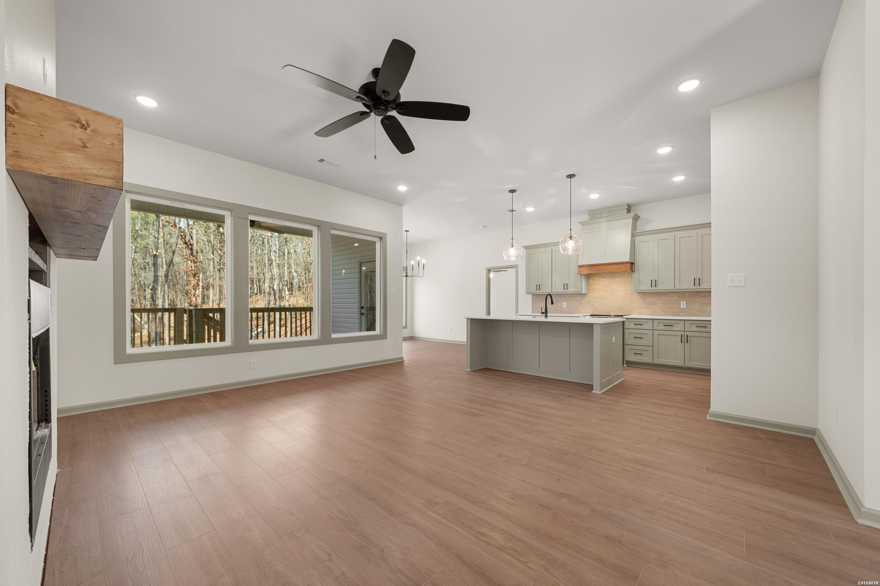 347 Diamondhead Drive Property Photo 4