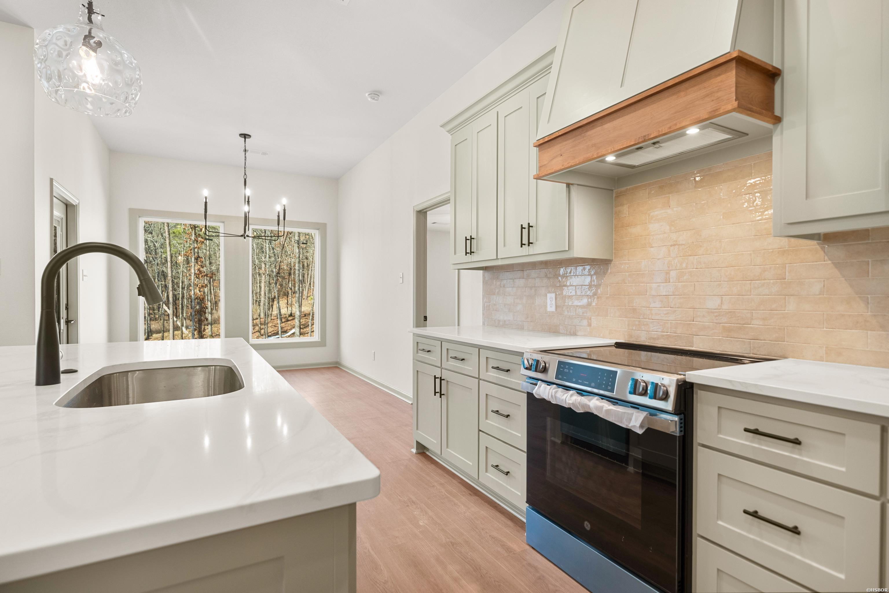 347 Diamondhead Drive Property Photo 14