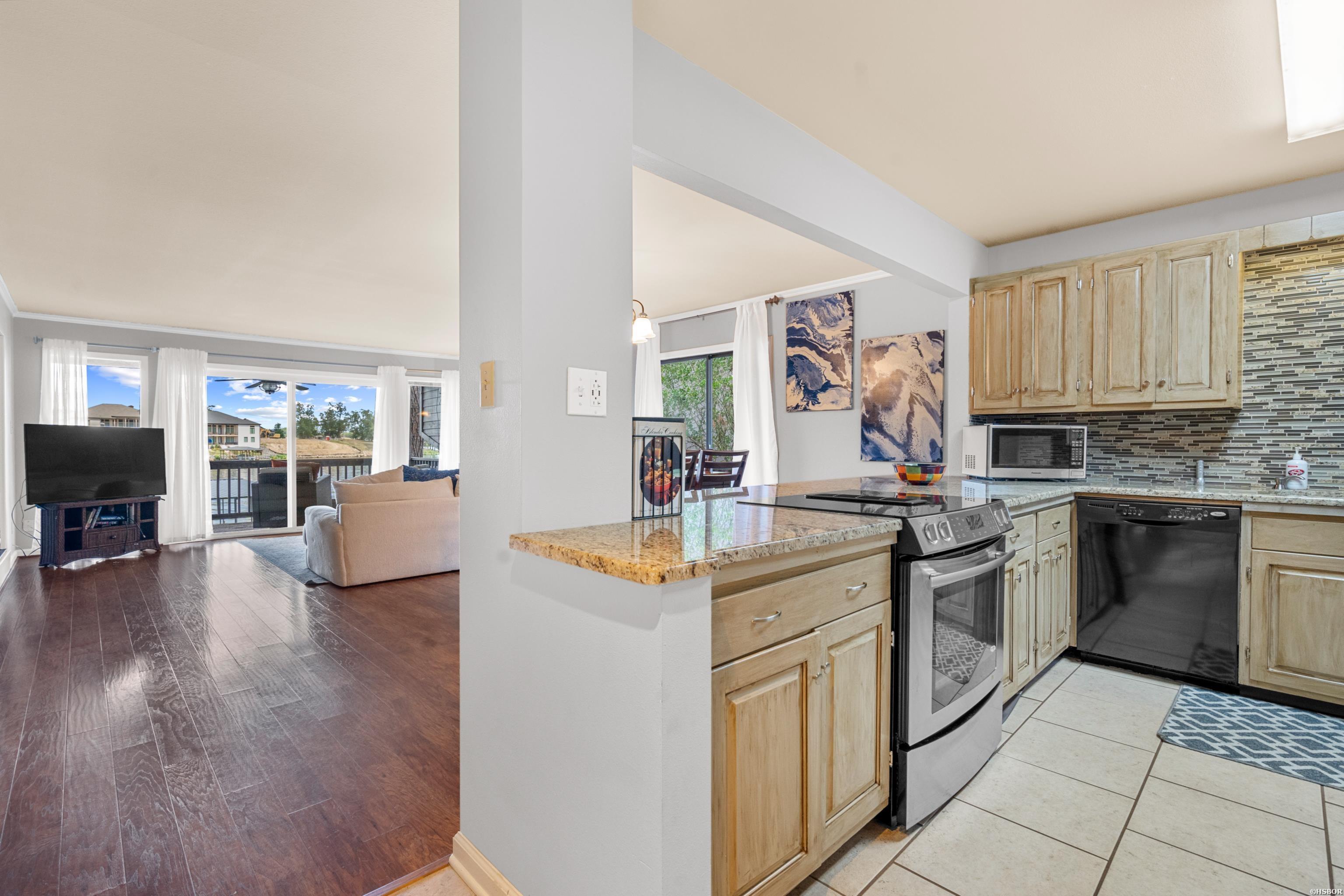 200 Hamilton Oaks Property Photo 4