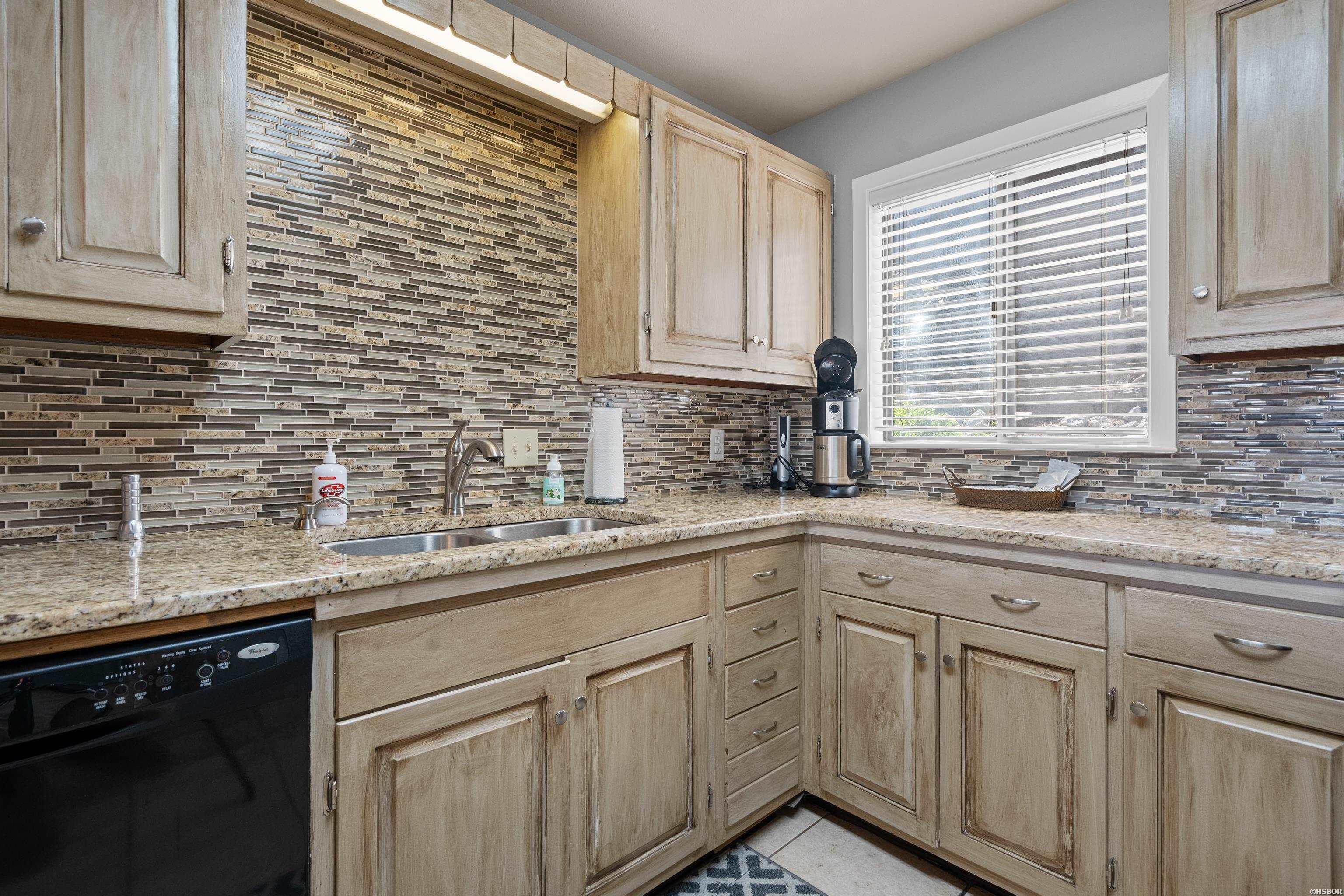 200 Hamilton Oaks Property Photo 9