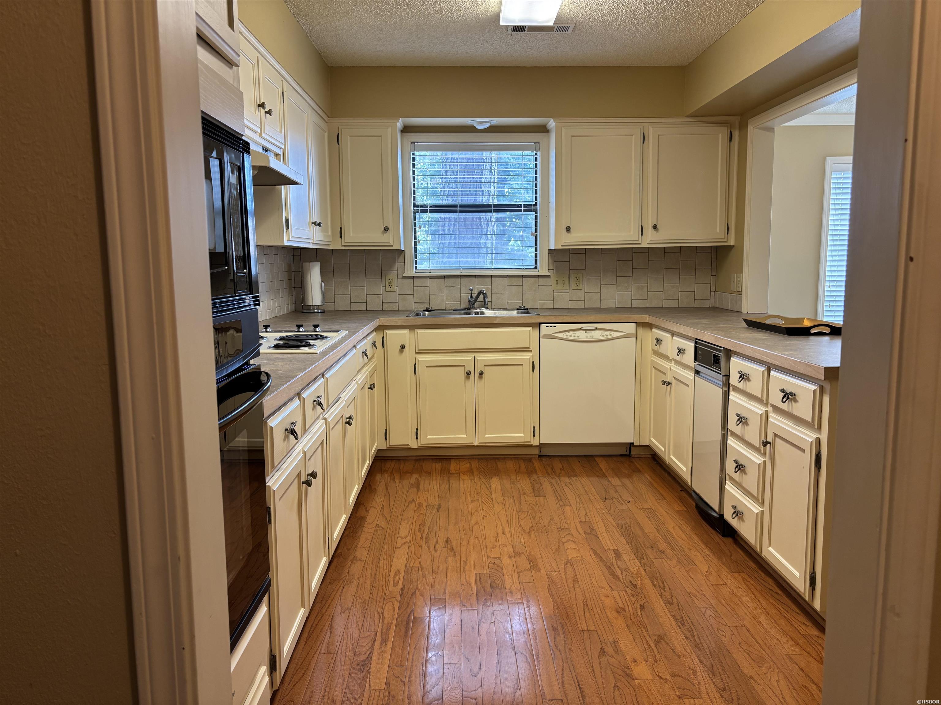 724 Weston Road Property Photo 6