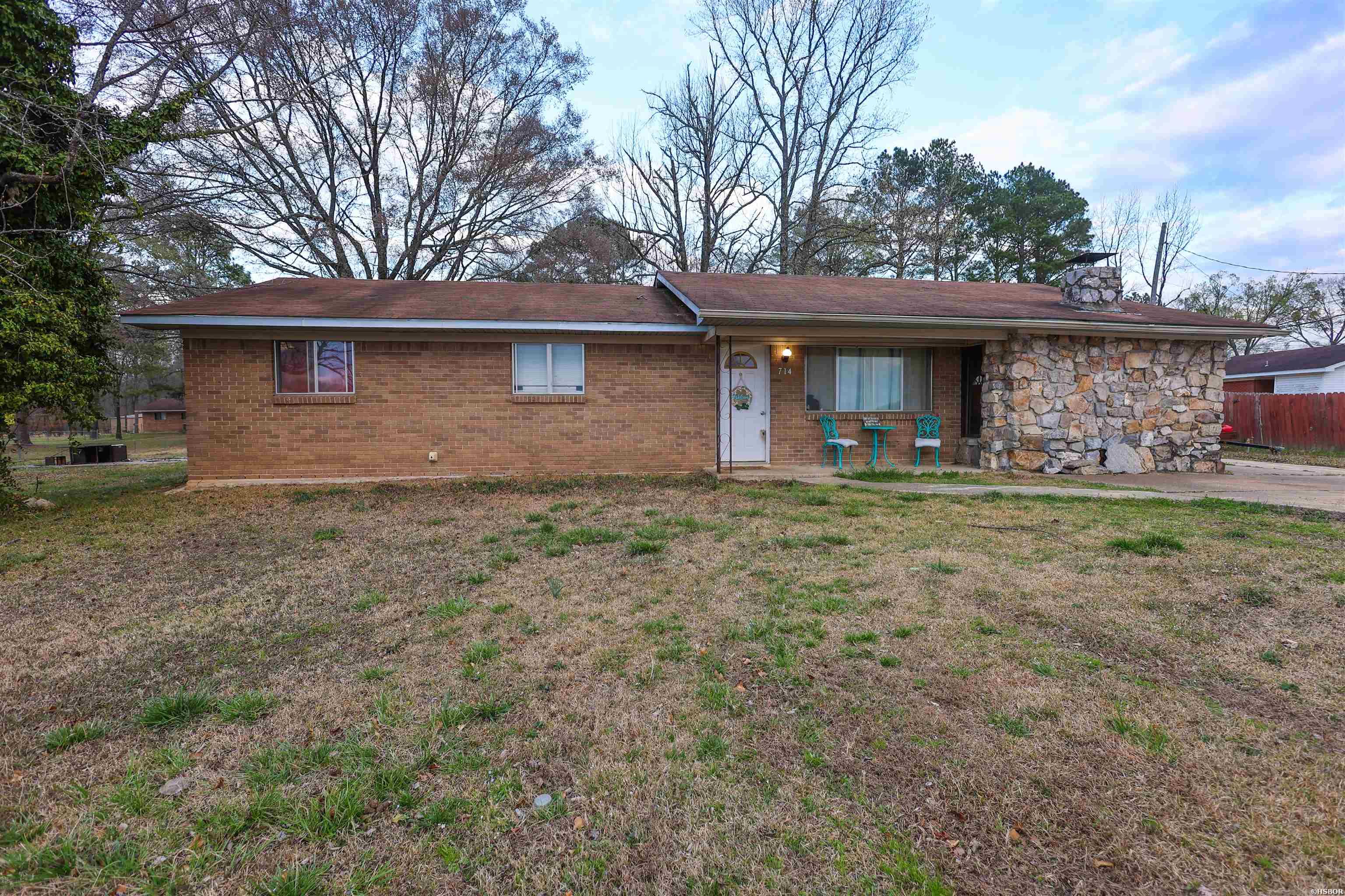 714 Lakeshore Street Property Photo 3
