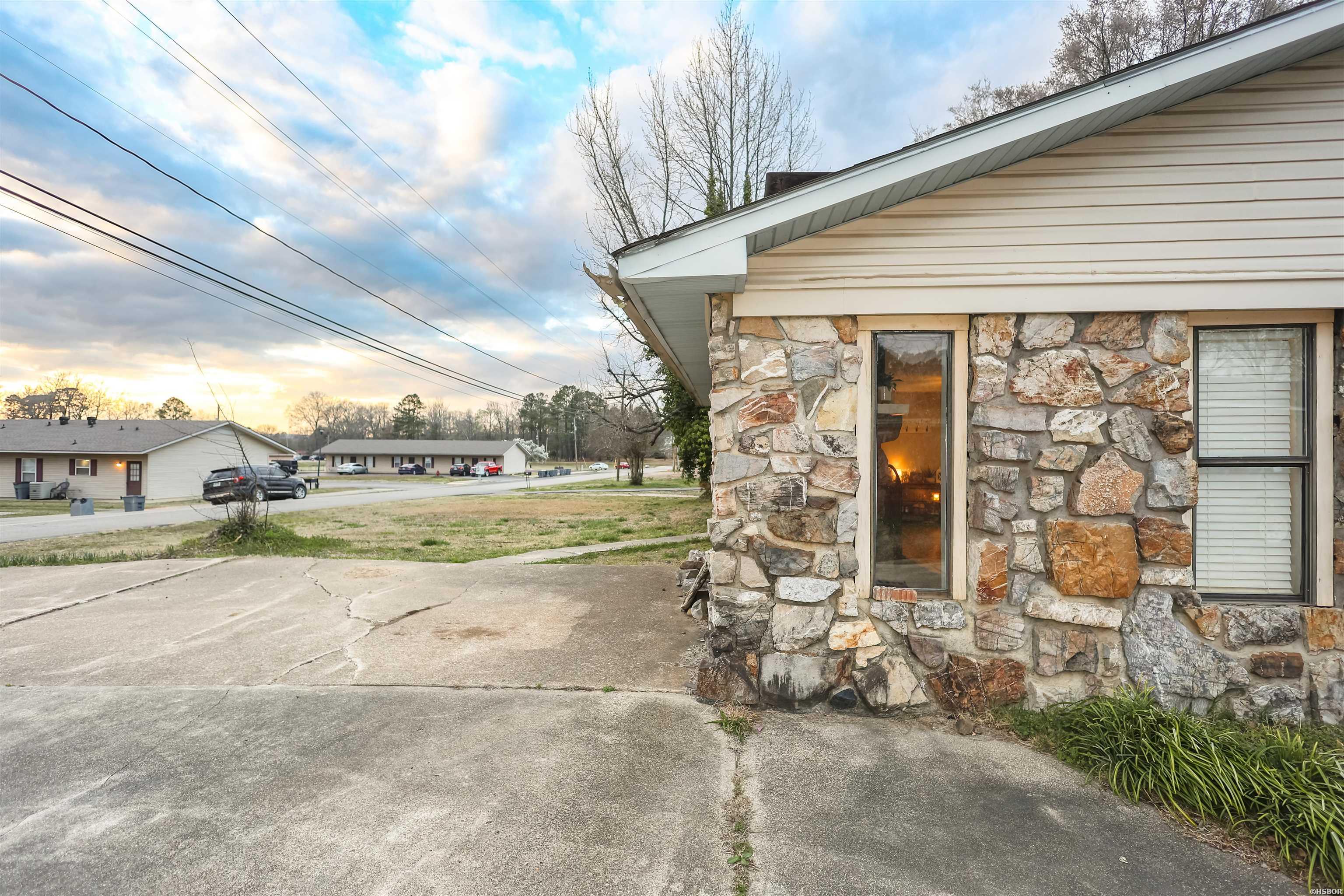 714 Lakeshore Street Property Photo 14