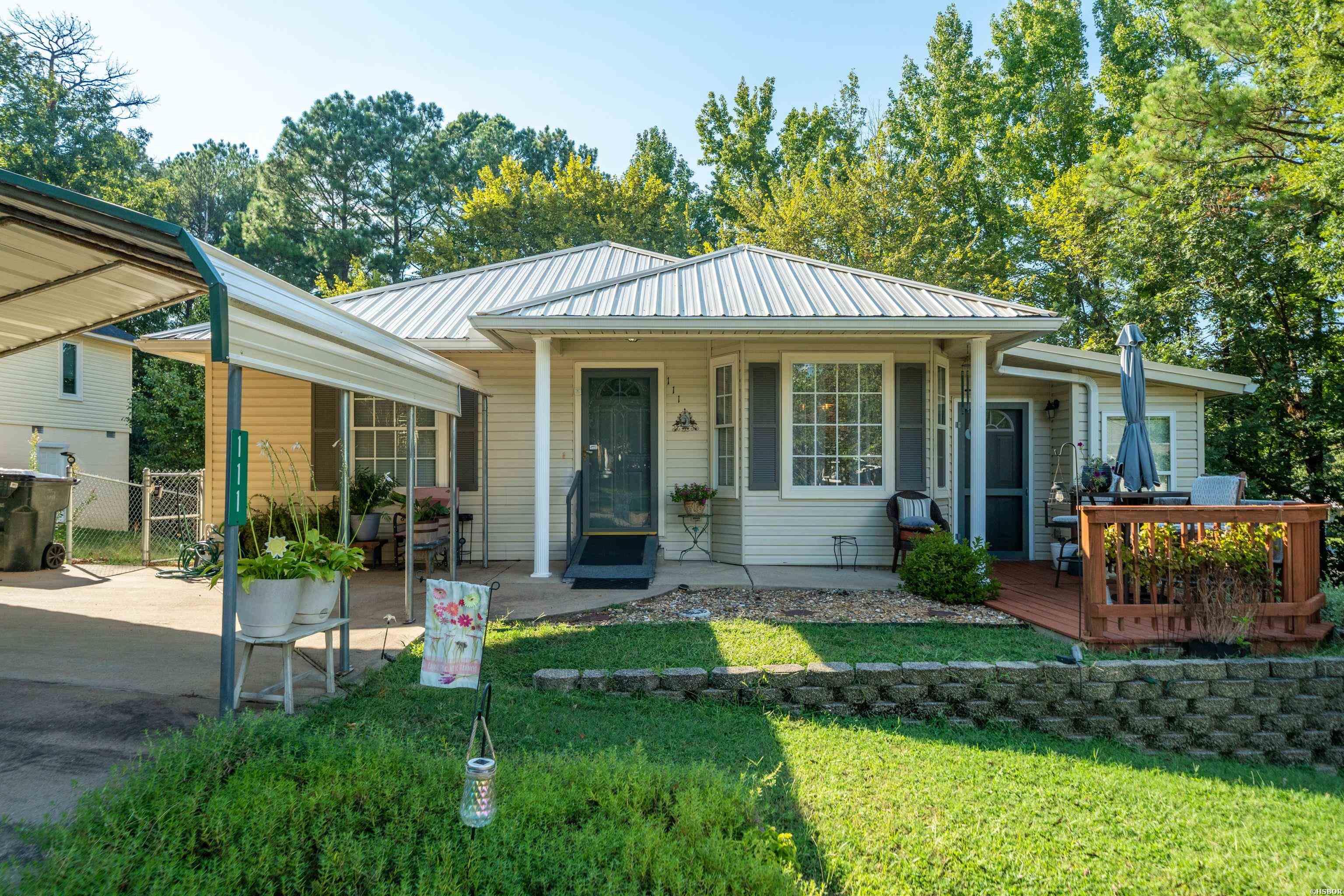 111 Latricia Property Photo 3