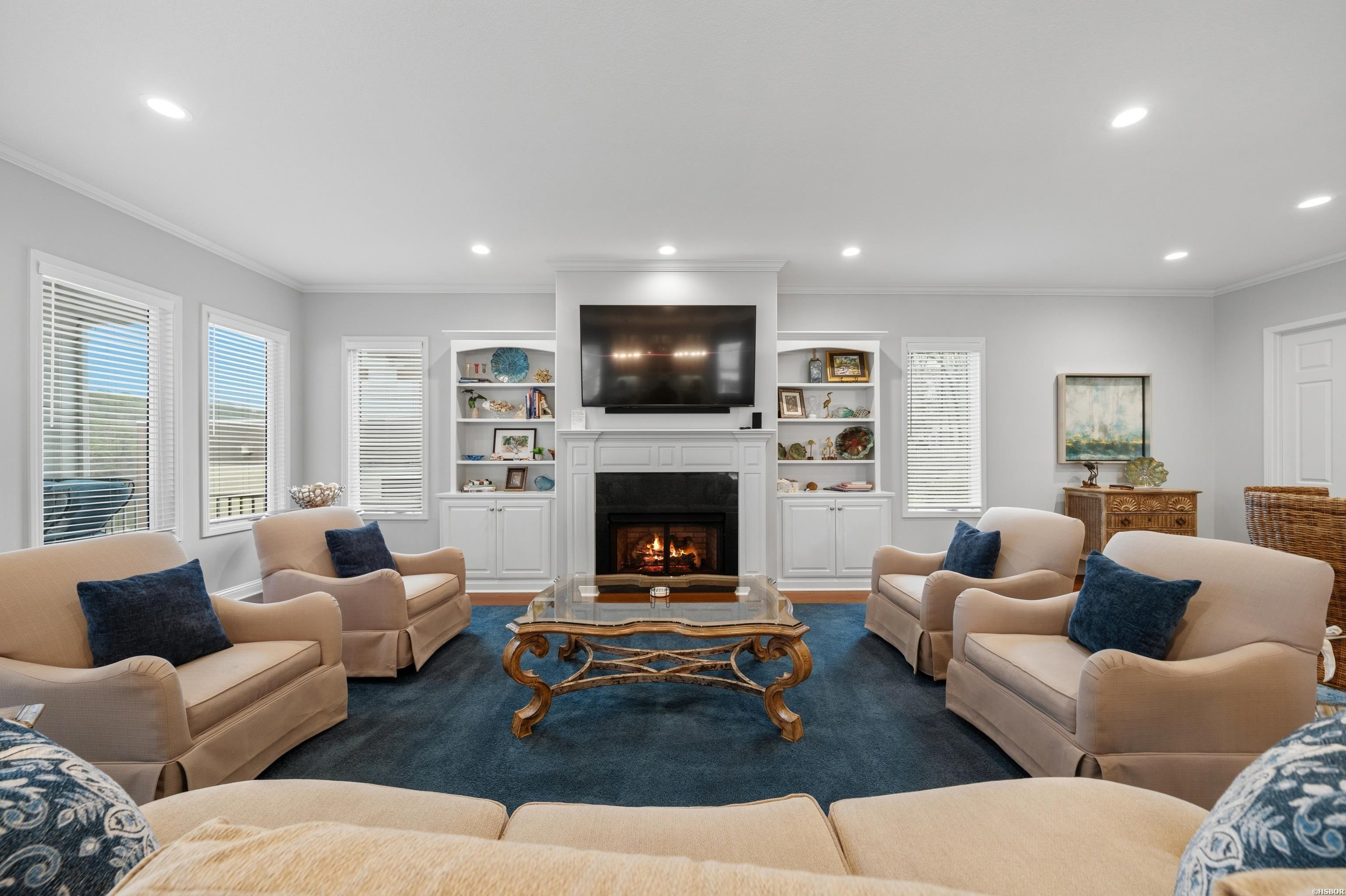350 Longpoint Property Photo 8