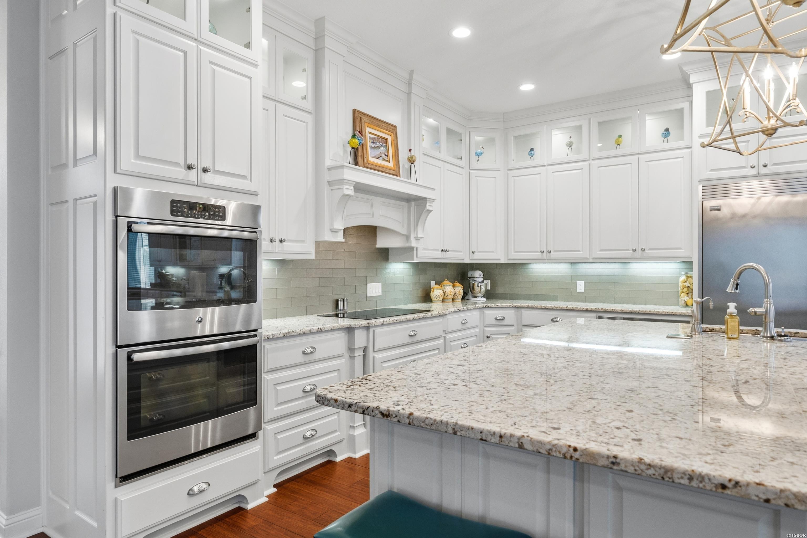 350 Longpoint Property Photo 14