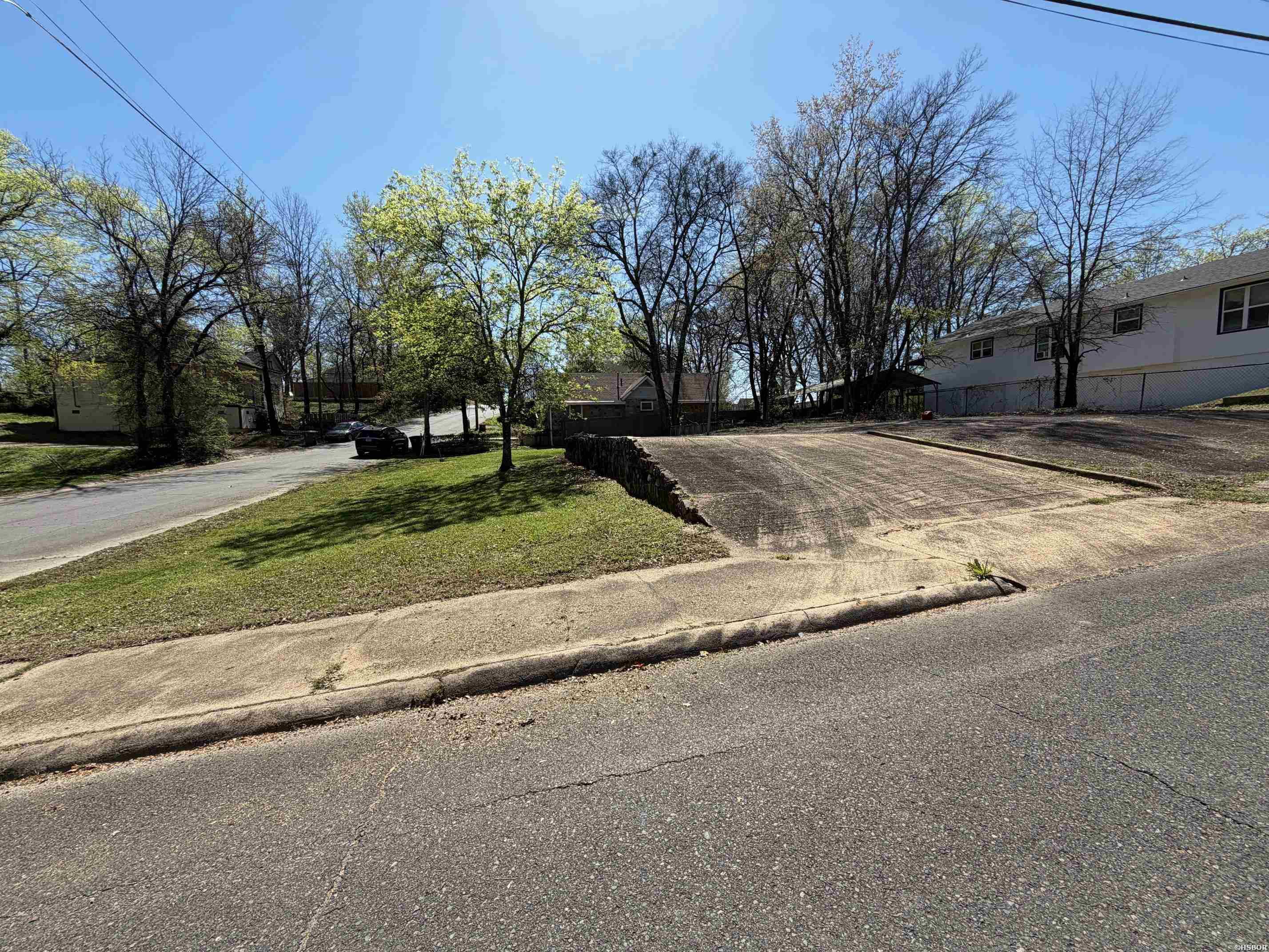 000 Oakcliff Property Photo 2