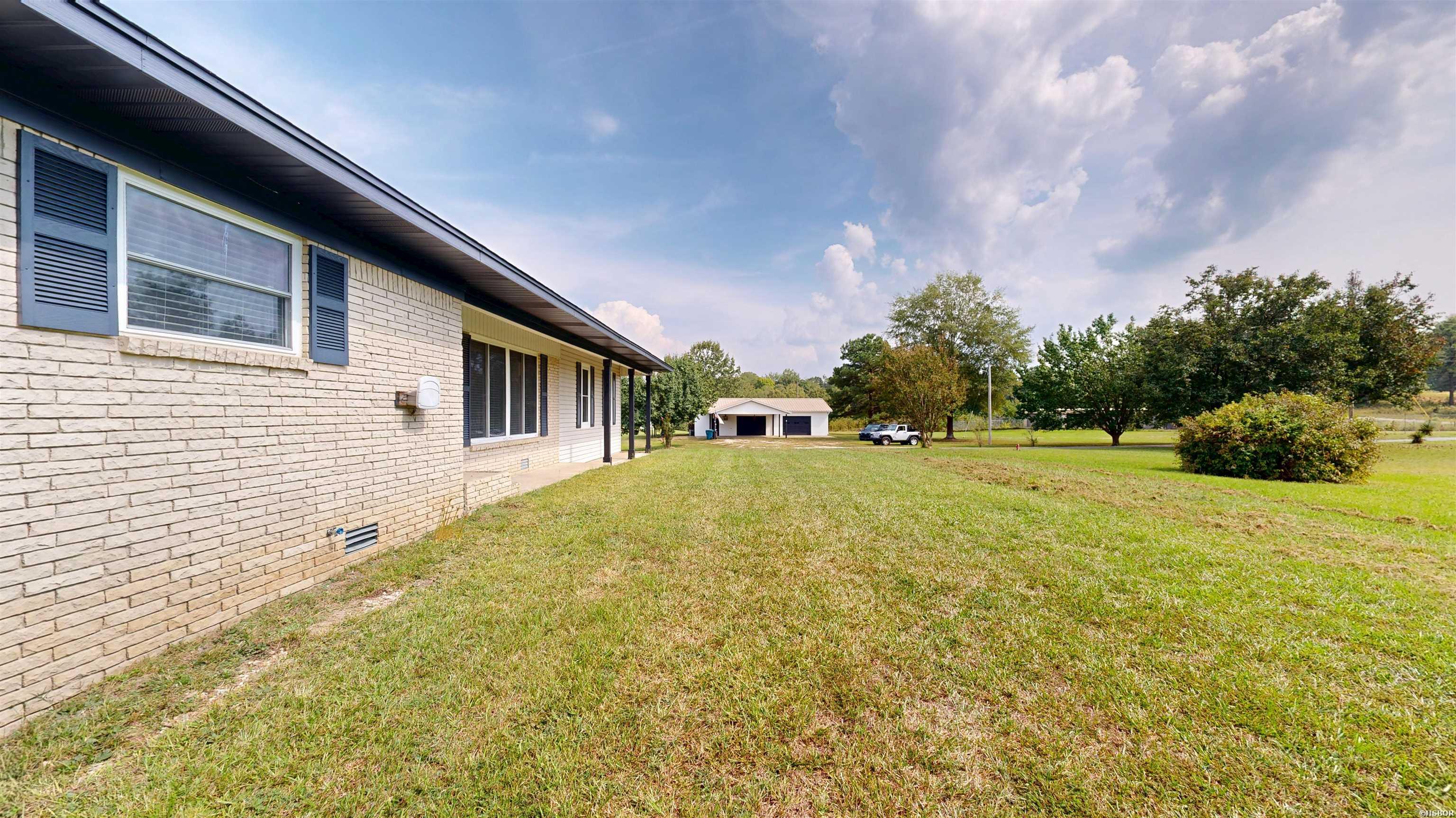 2568 Highway 7 Property Photo 3
