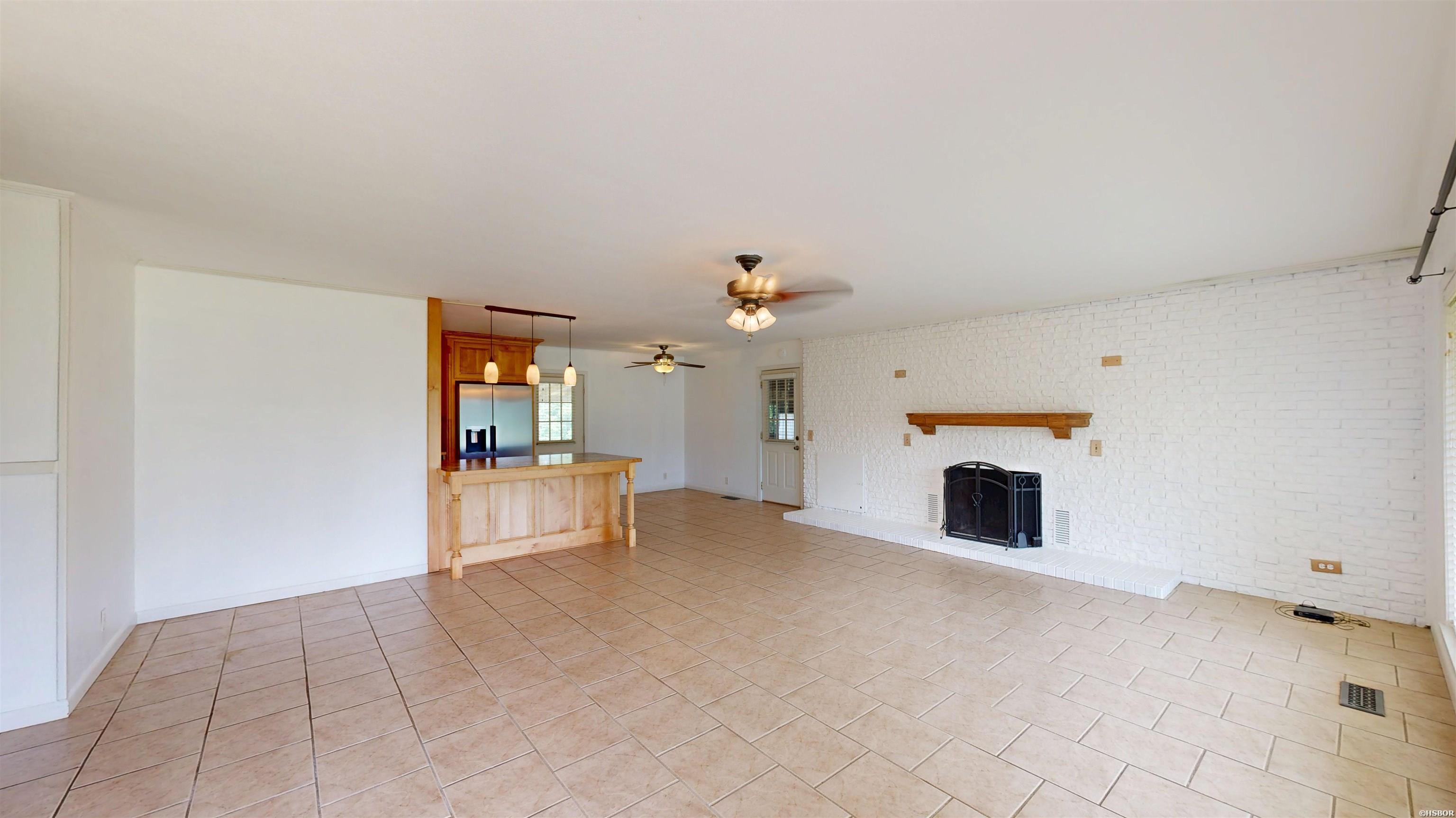 2568 Highway 7 Property Photo 4