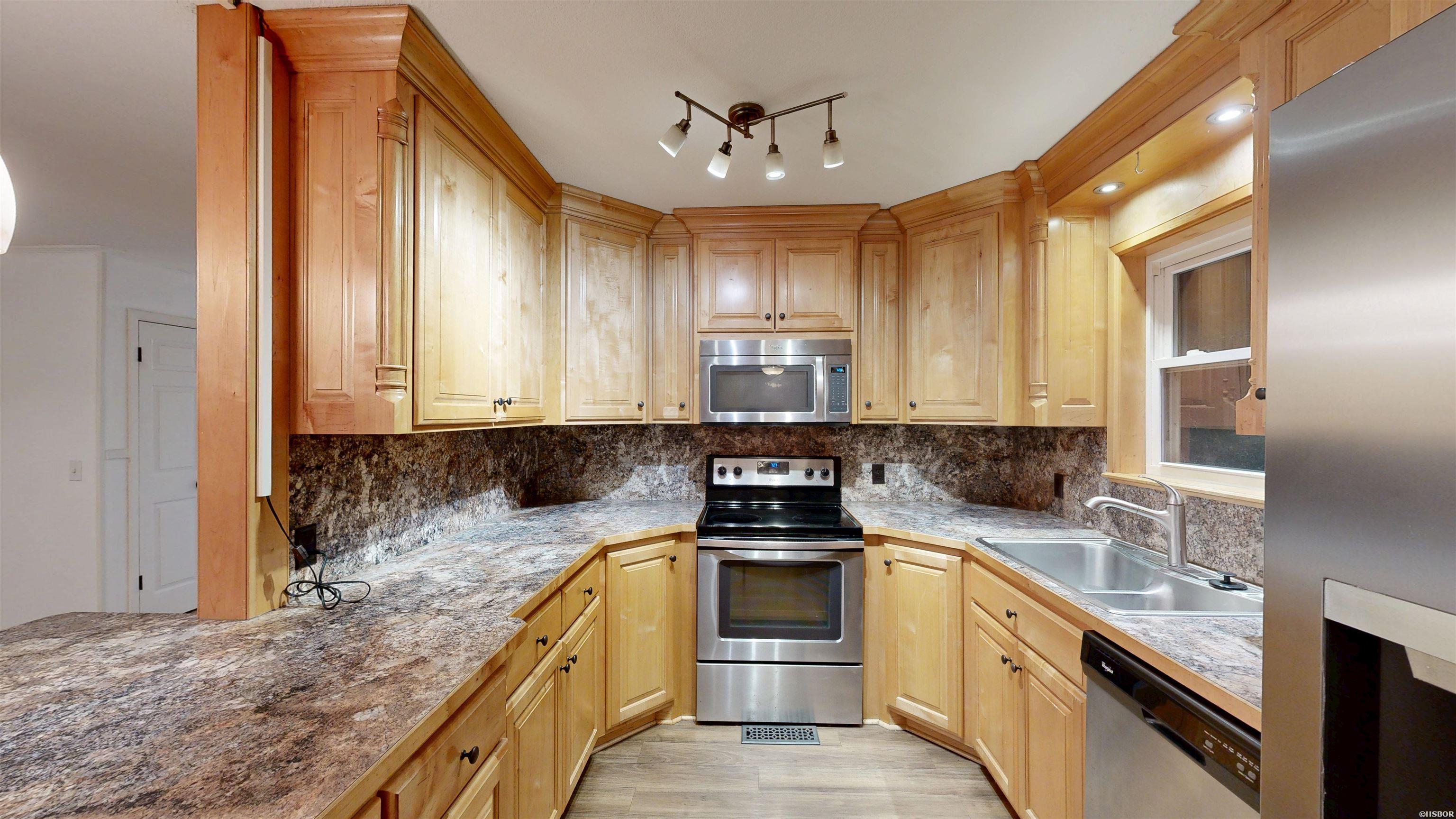 2568 Highway 7 Property Photo 6