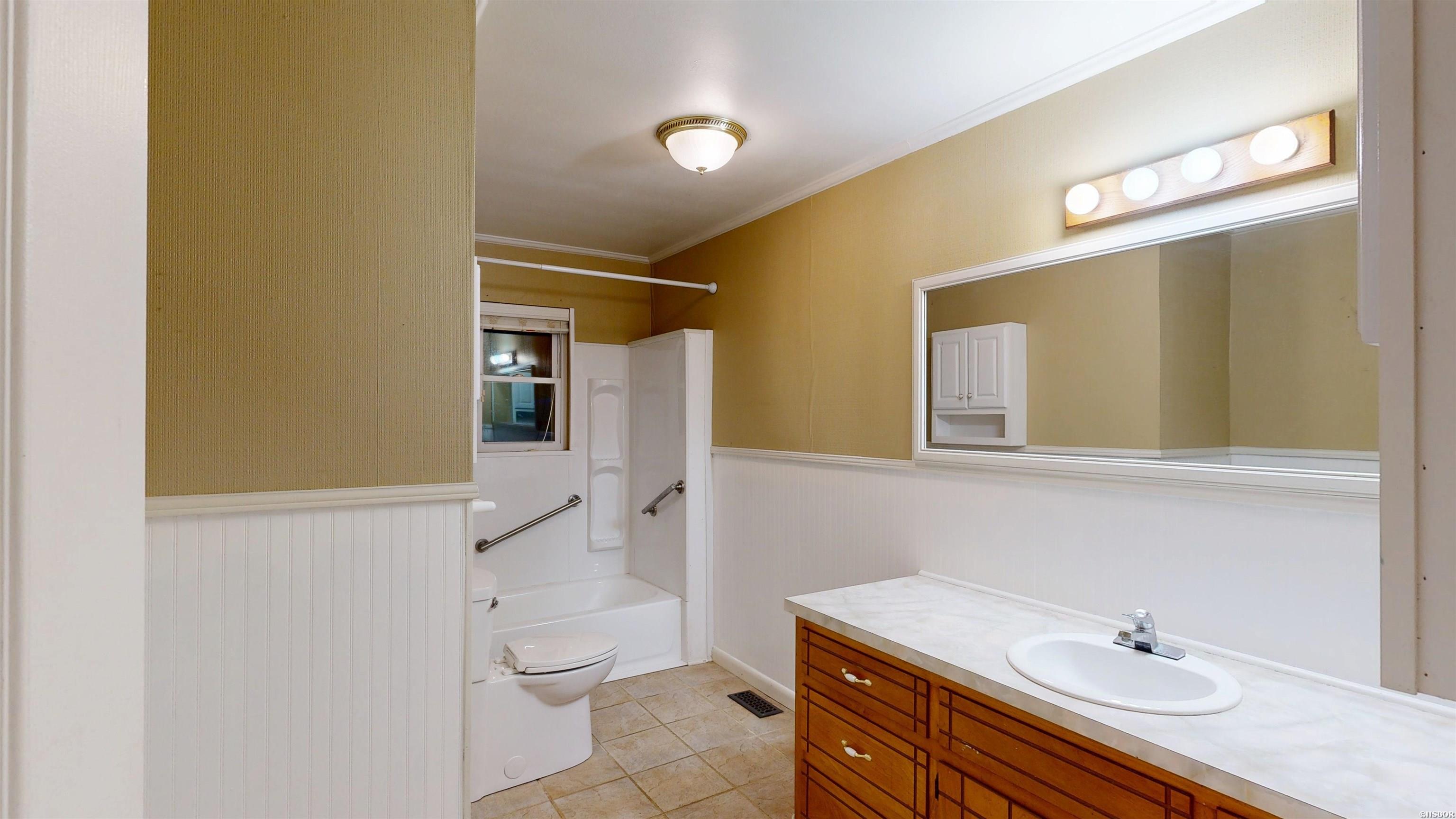 2568 Highway 7 Property Photo 8