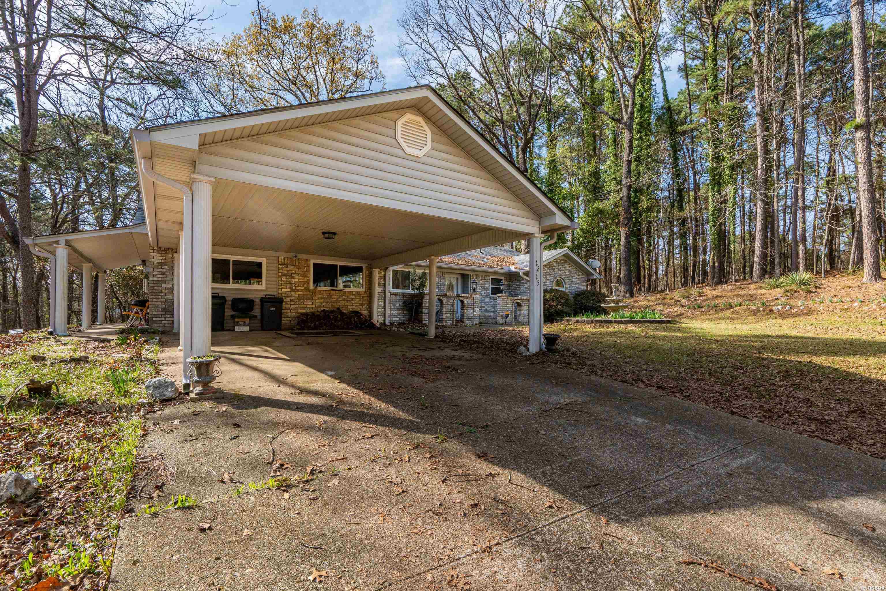 1215 Mary Drive Property Photo 4