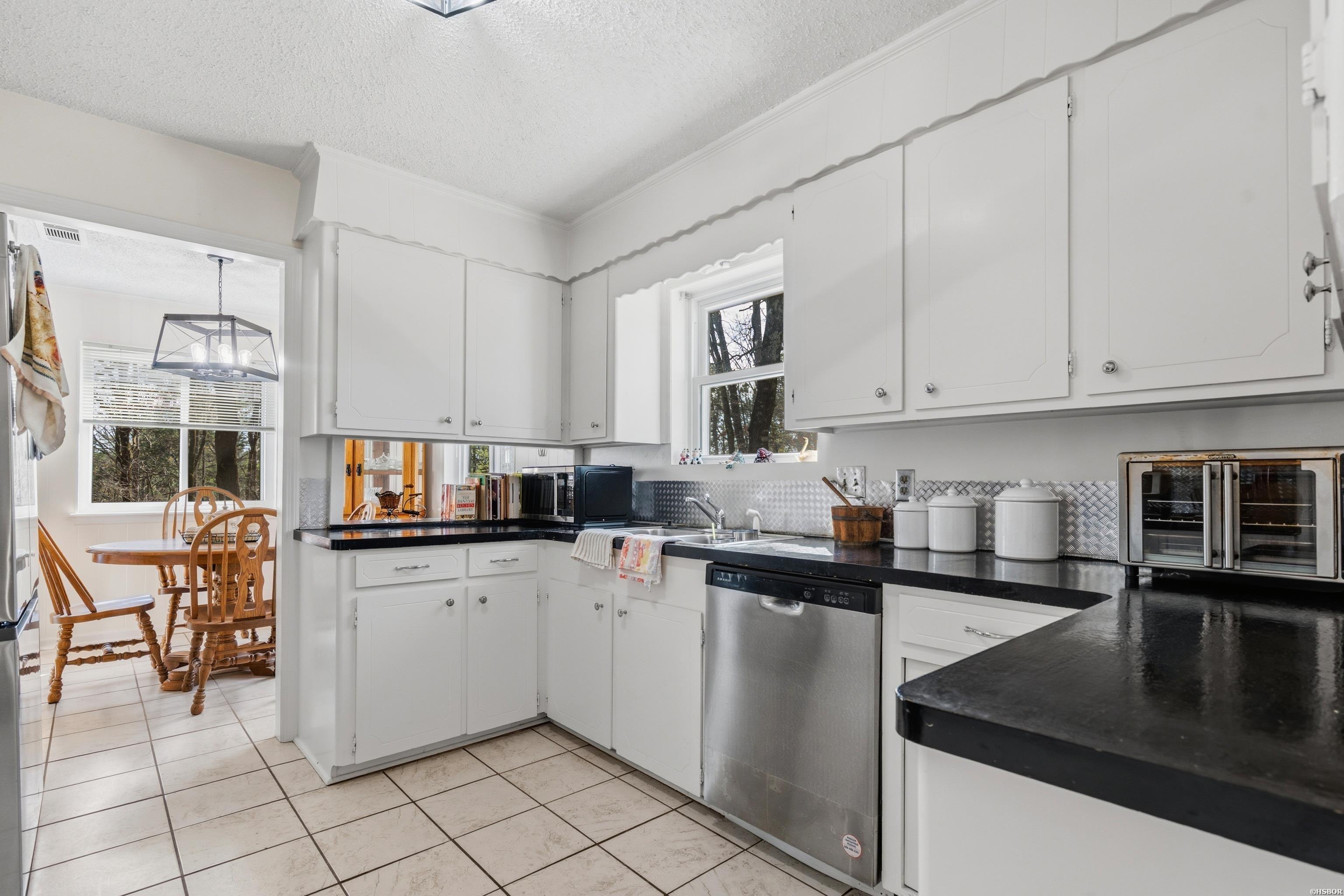1215 Mary Drive Property Photo 15