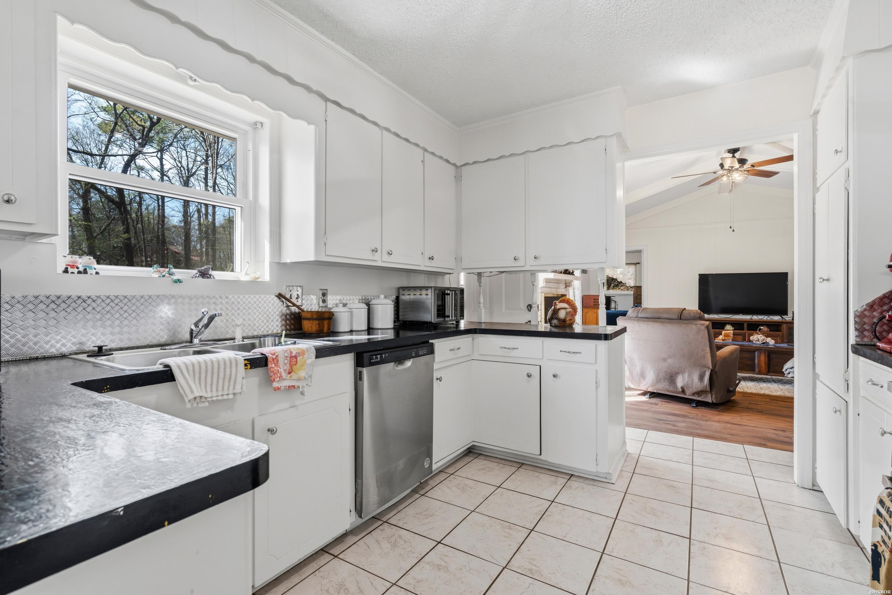 1215 Mary Drive Property Photo 18
