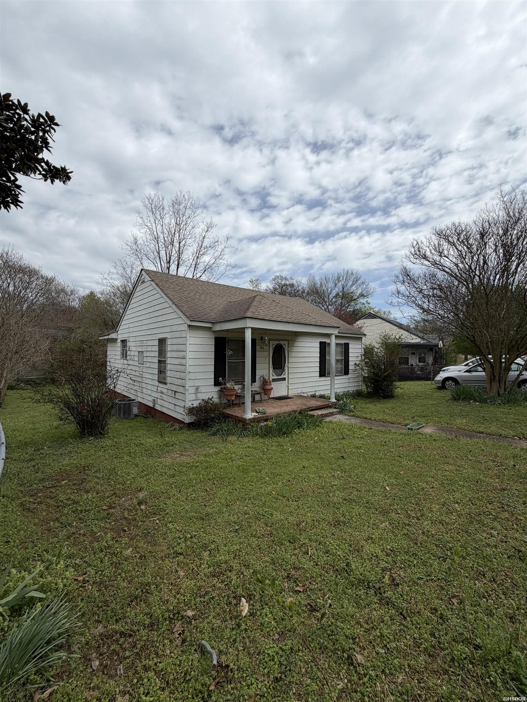 311 Lake Drives Property Photo 2