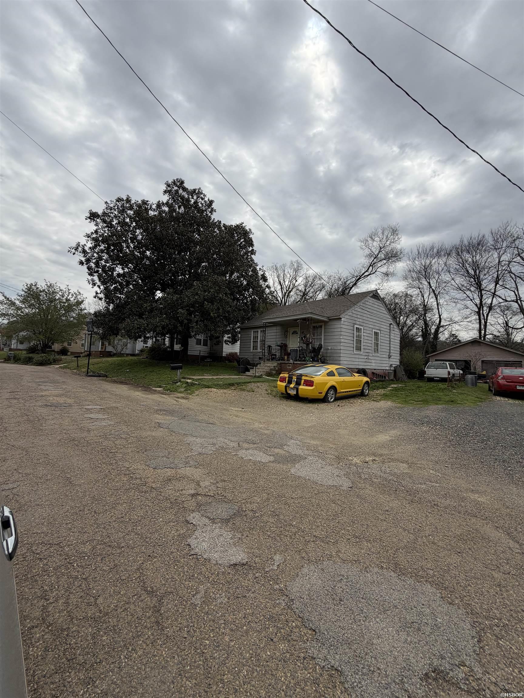 311 Lake Drives Property Photo 3