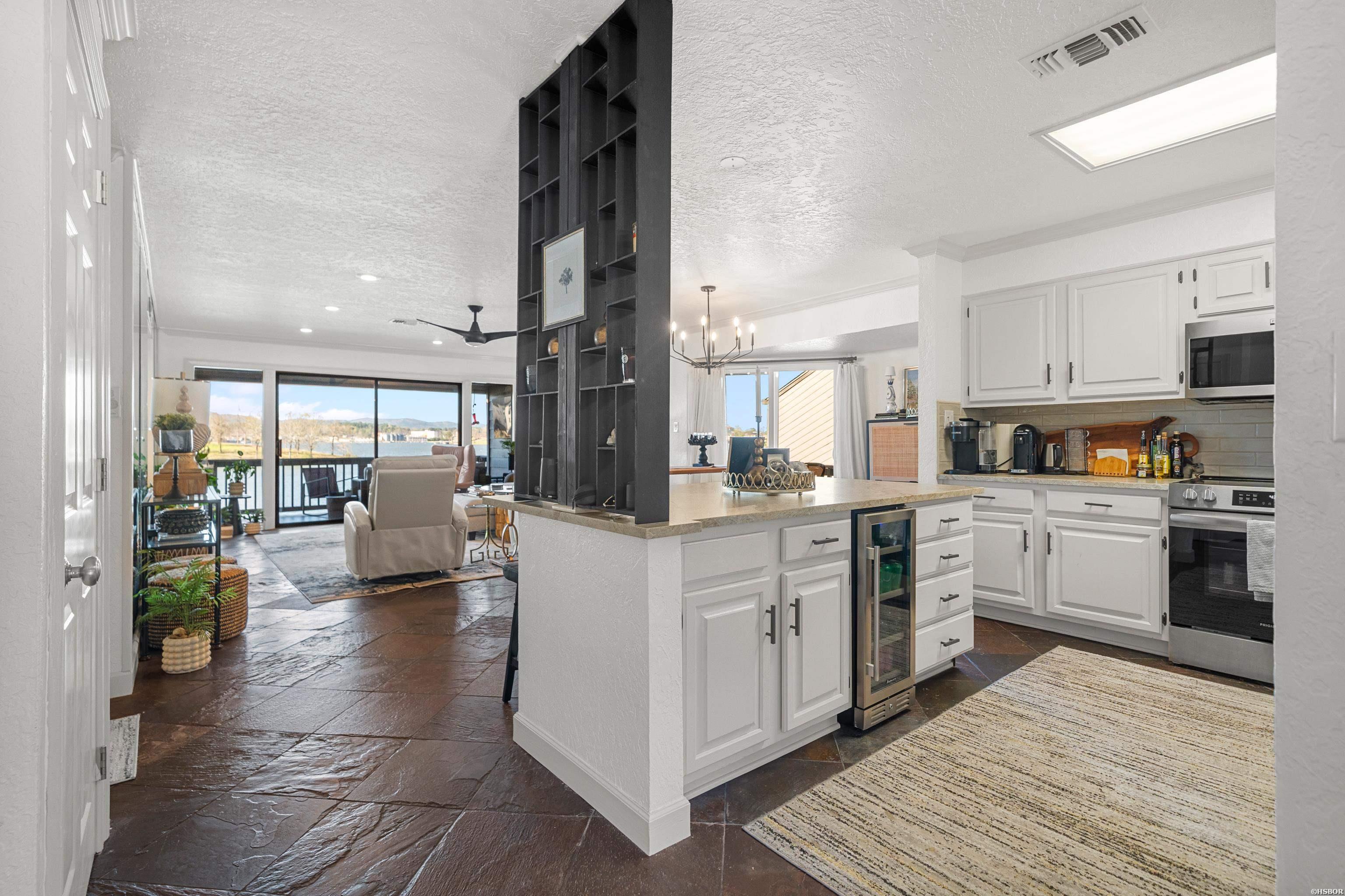 200 Hamilton Oaks Property Photo 4