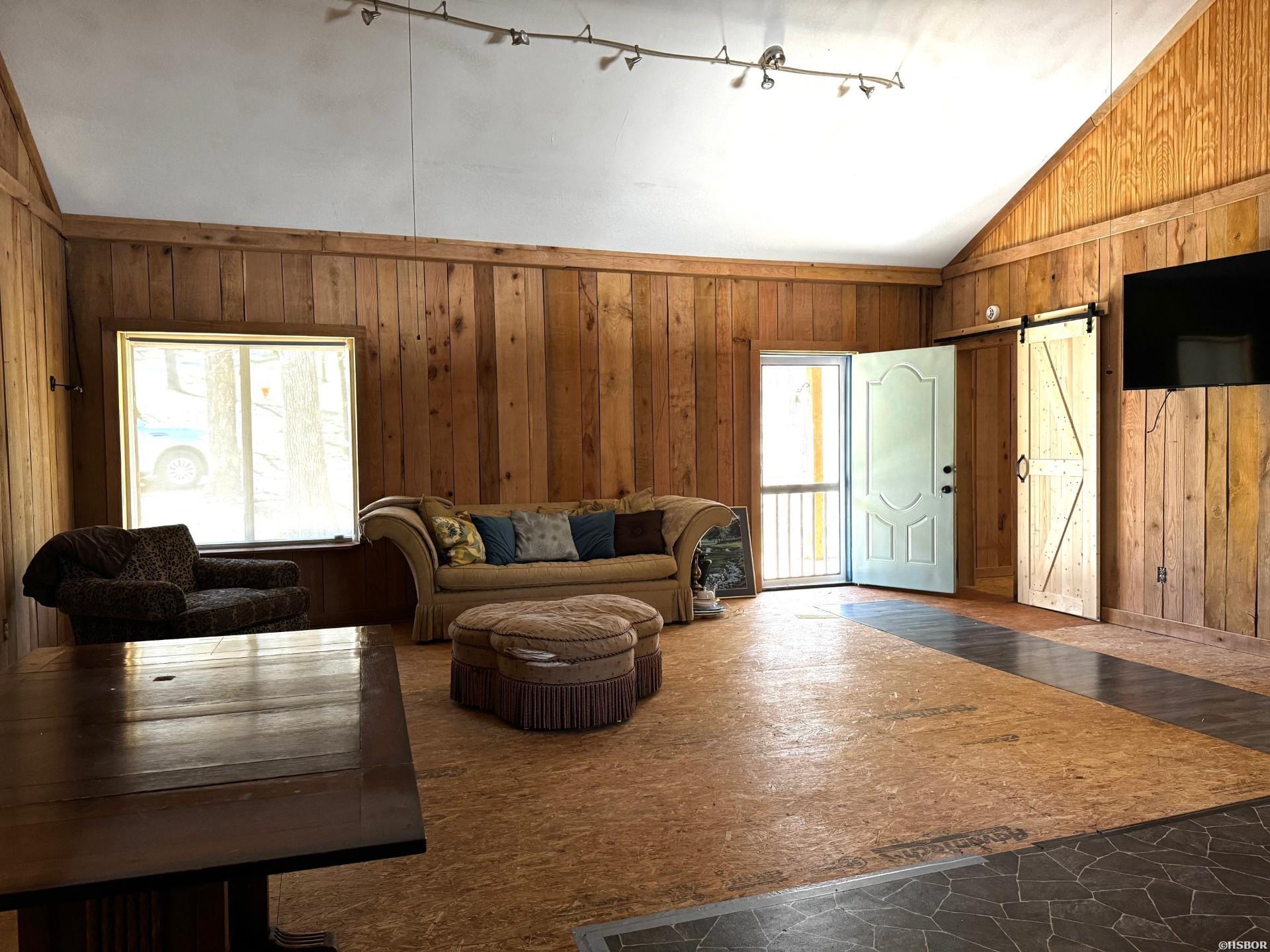 104 Diamond Drive Property Photo 3