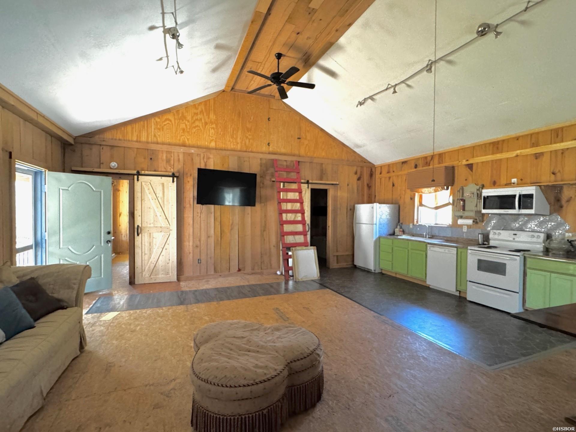 104 Diamond Drive Property Photo 4
