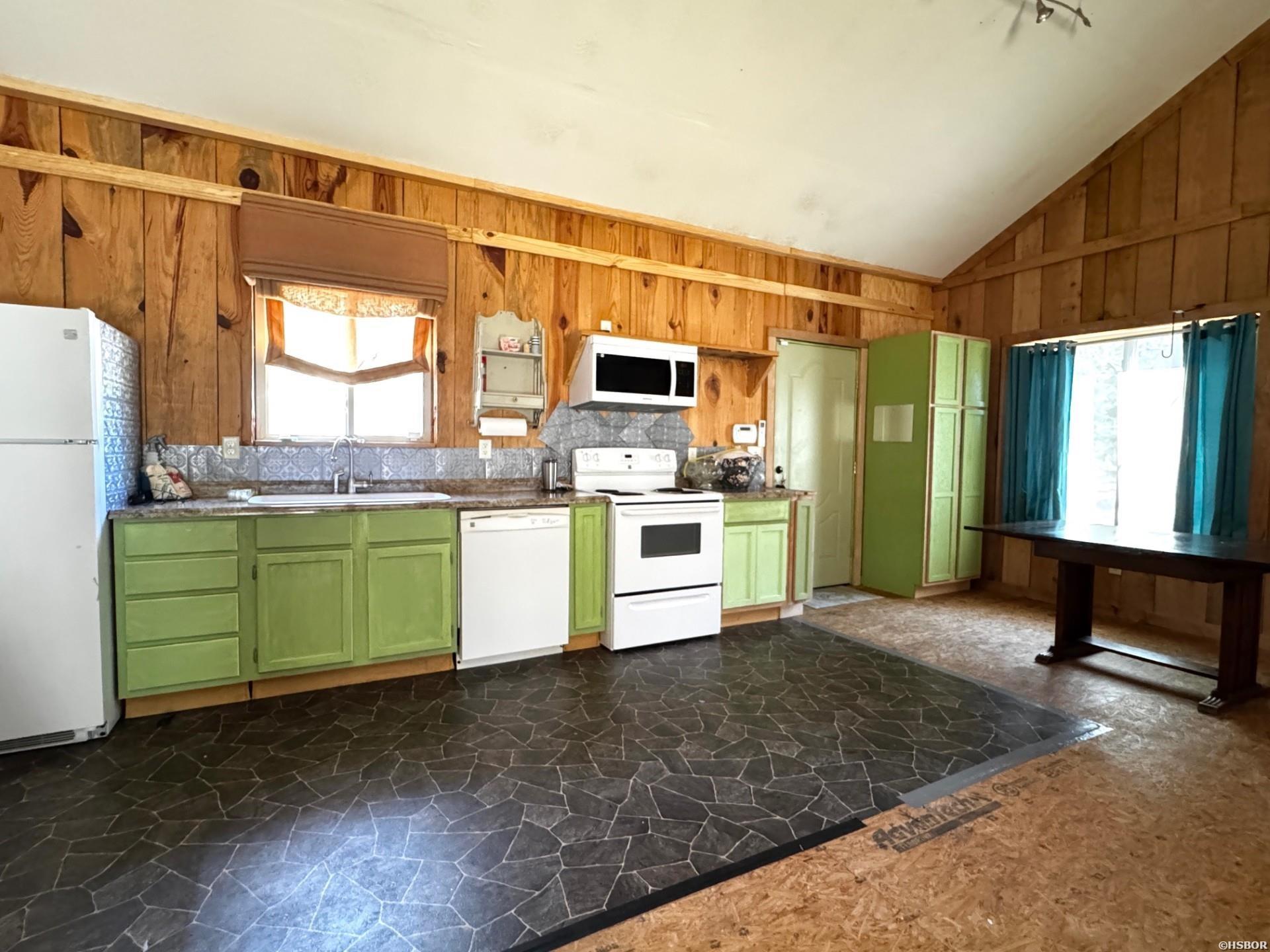 104 Diamond Drive Property Photo 5