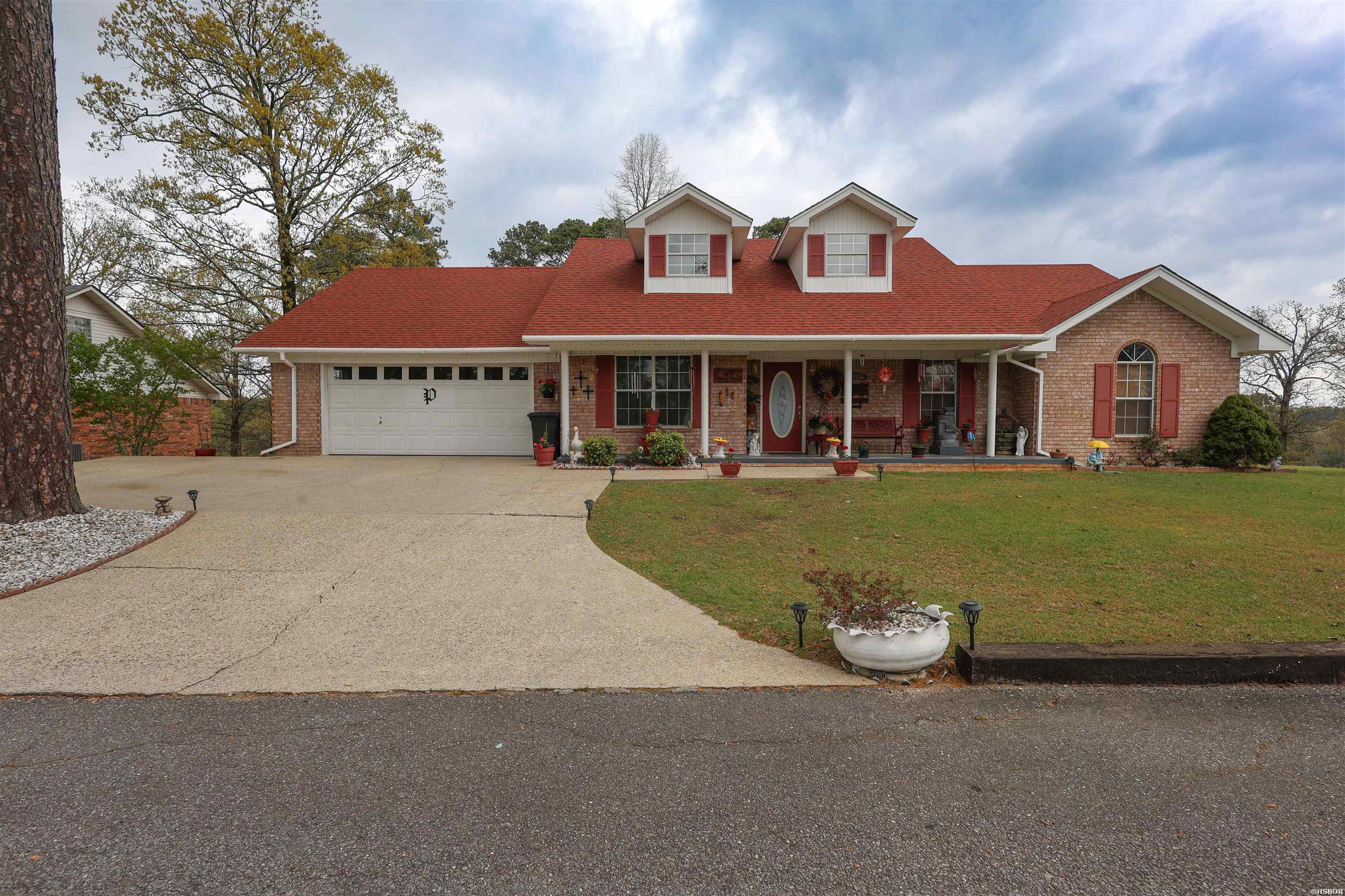 228 PERRY Street Property Photo 1
