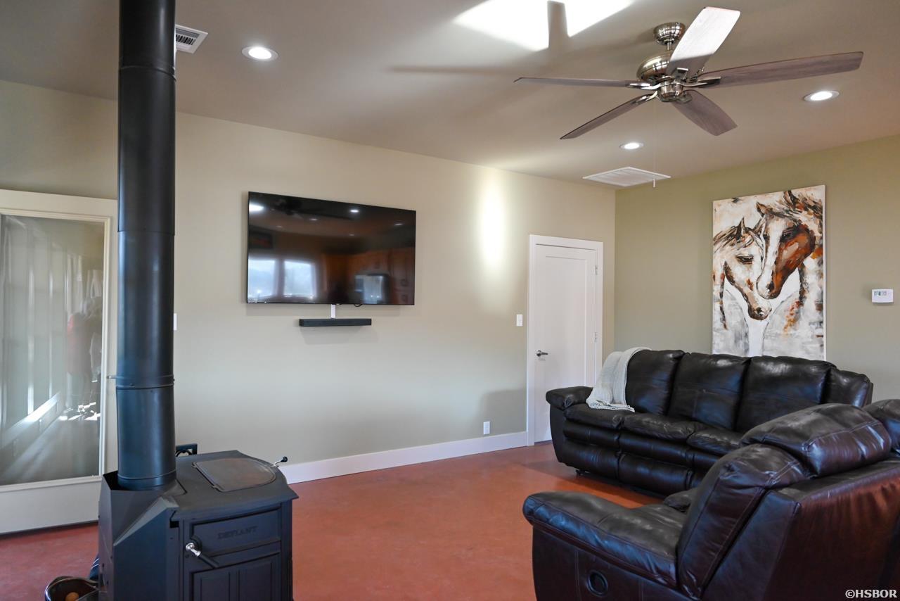 2261 Hwy 8 W Property Photo 13