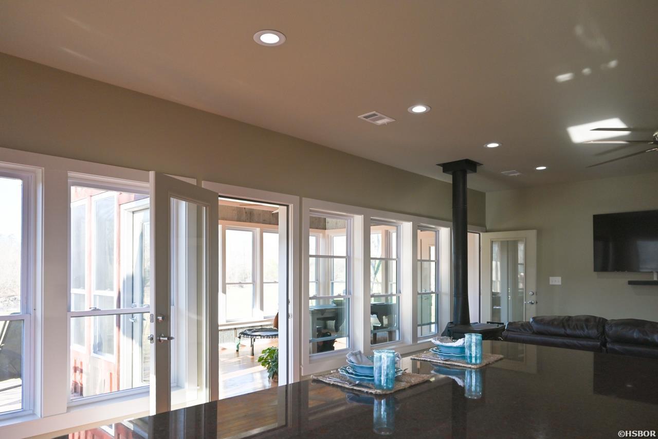 2261 Hwy 8 W Property Photo 14