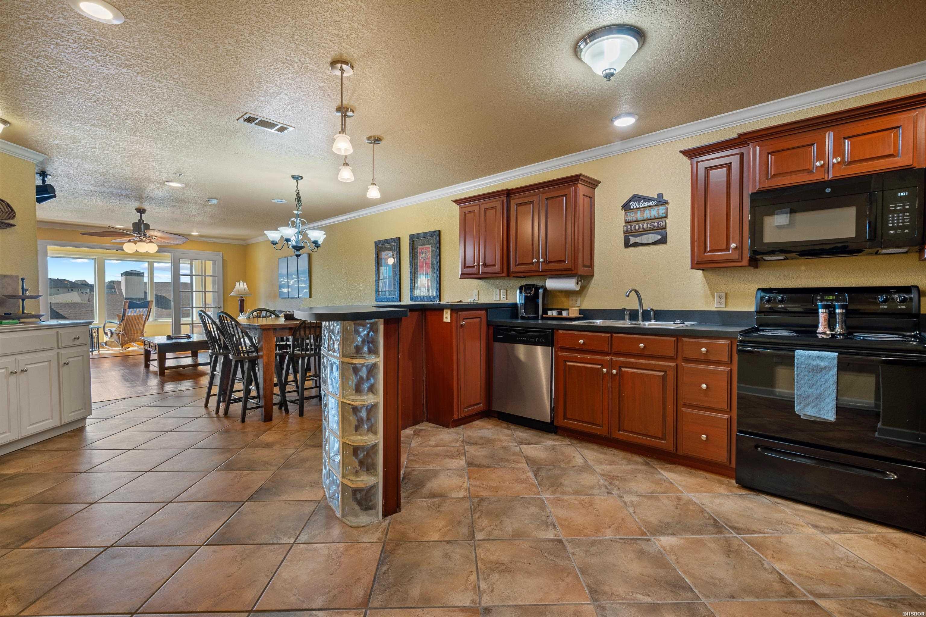 151 Peters Point Property Photo 6